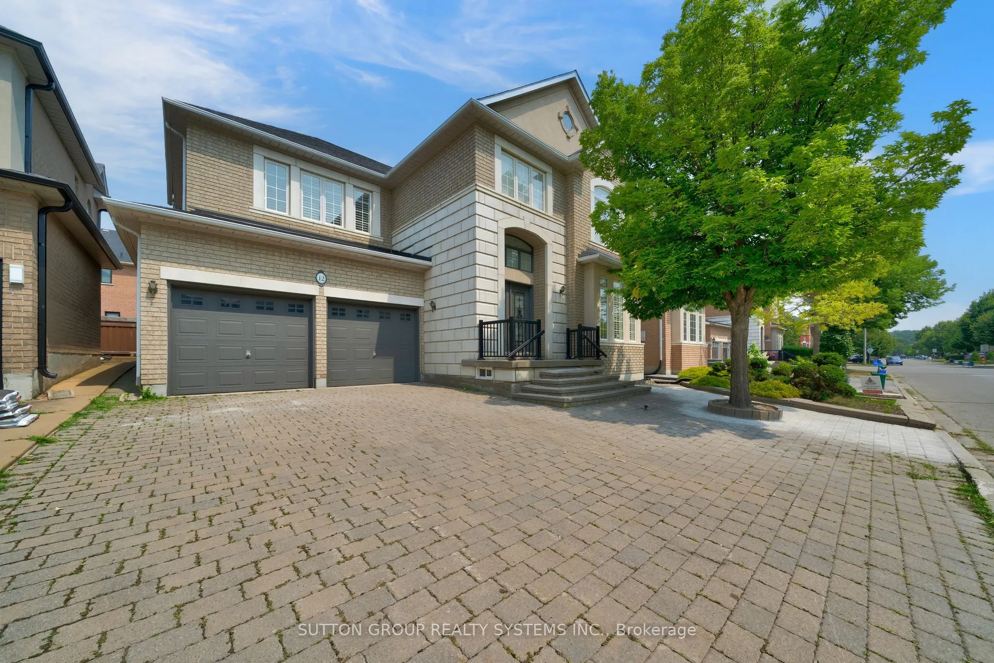 12 St Urbain Drive