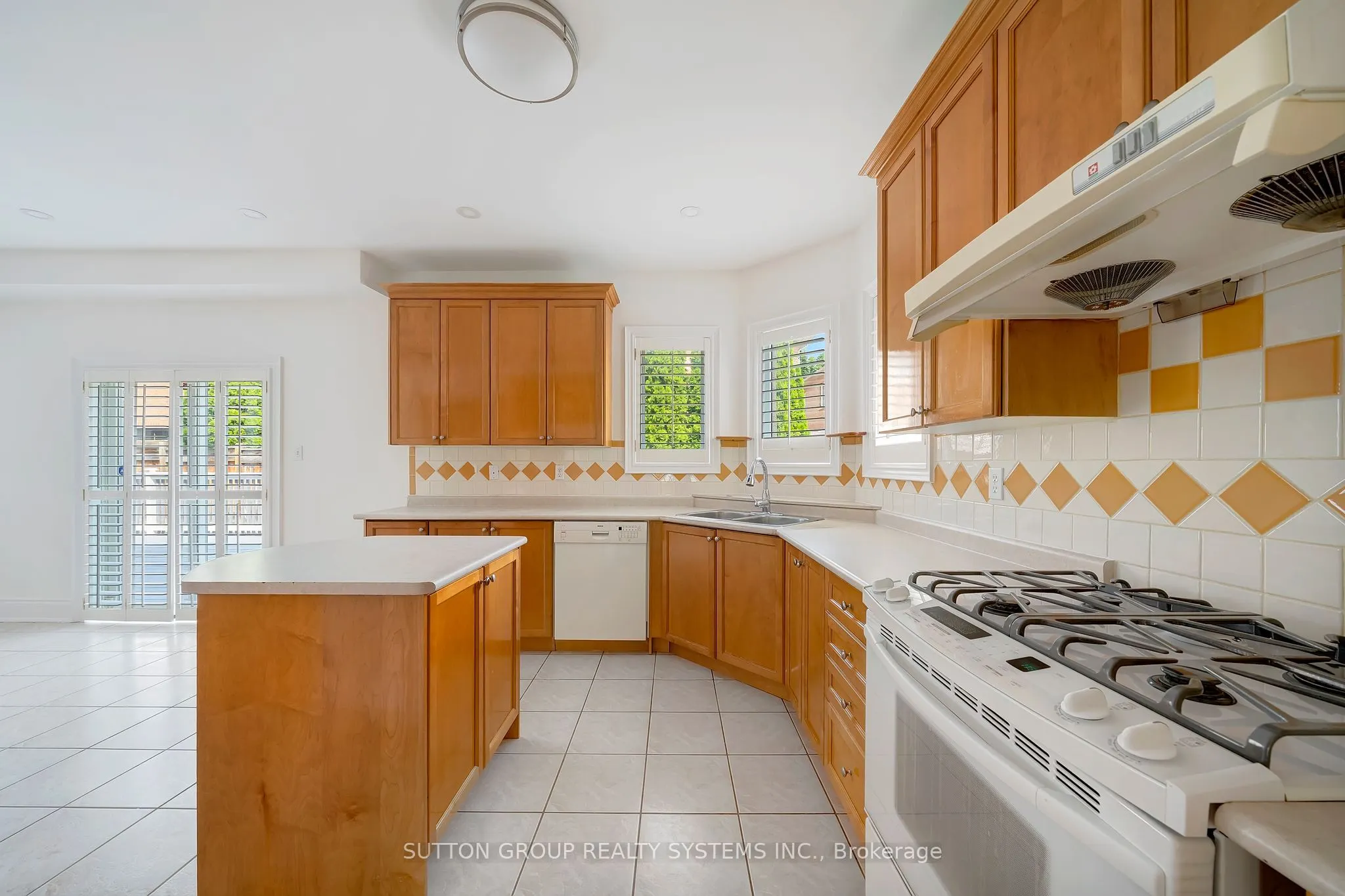 12 St Urbain Drive