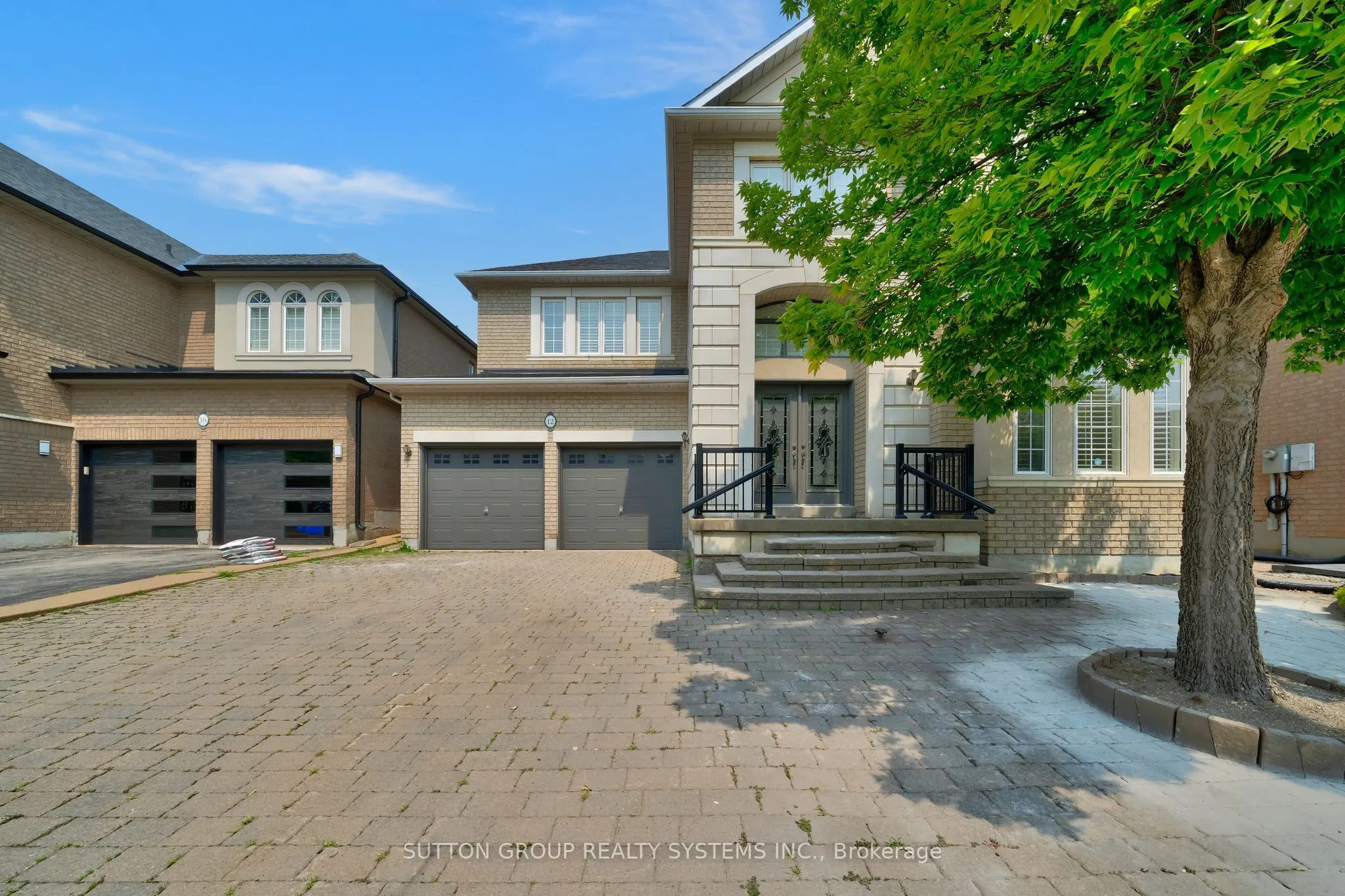 12 St Urbain Drive