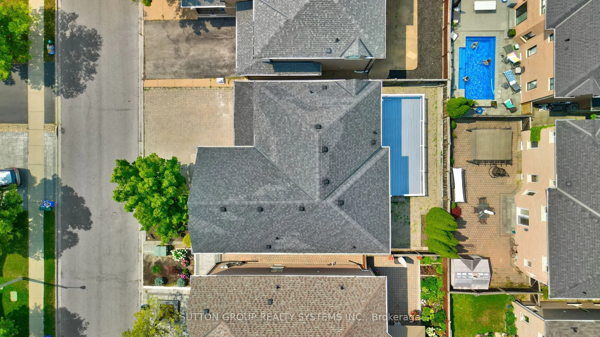 12 St Urbain Drive