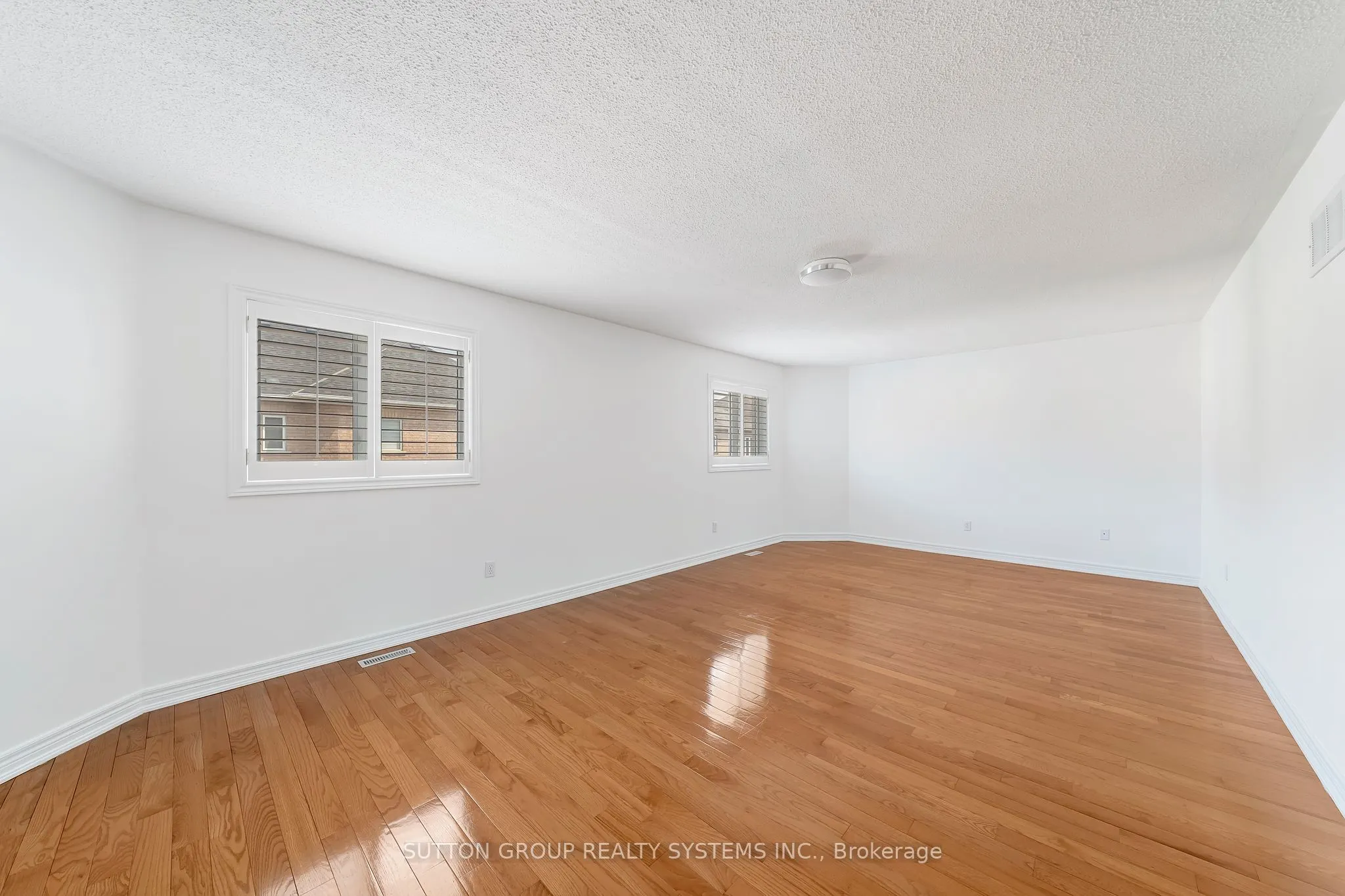 12 St Urbain Drive