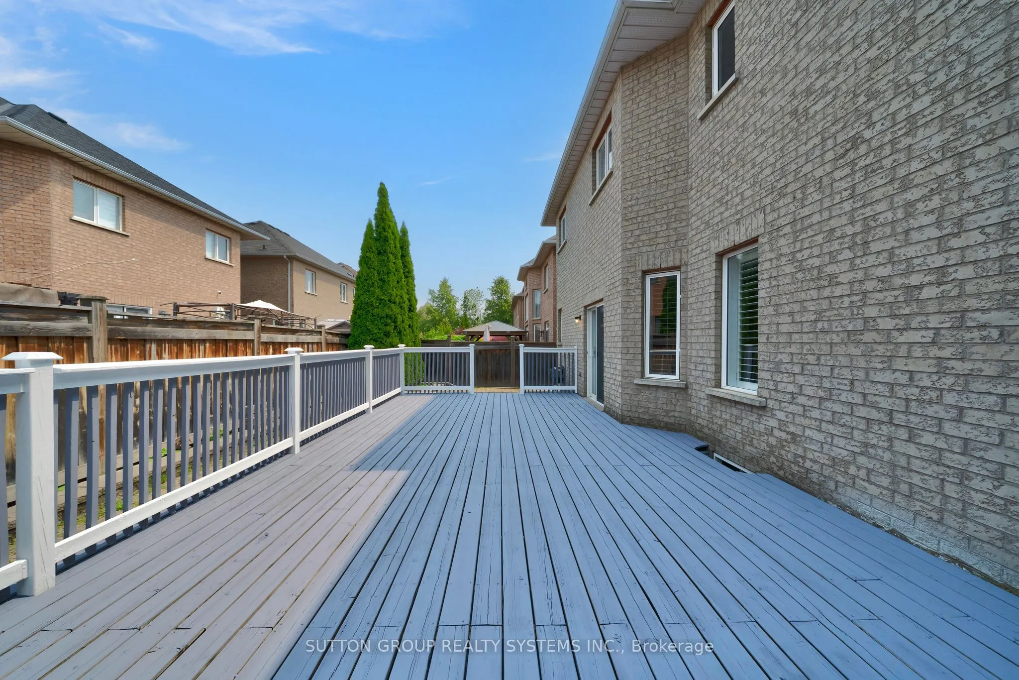 12 St Urbain Drive
