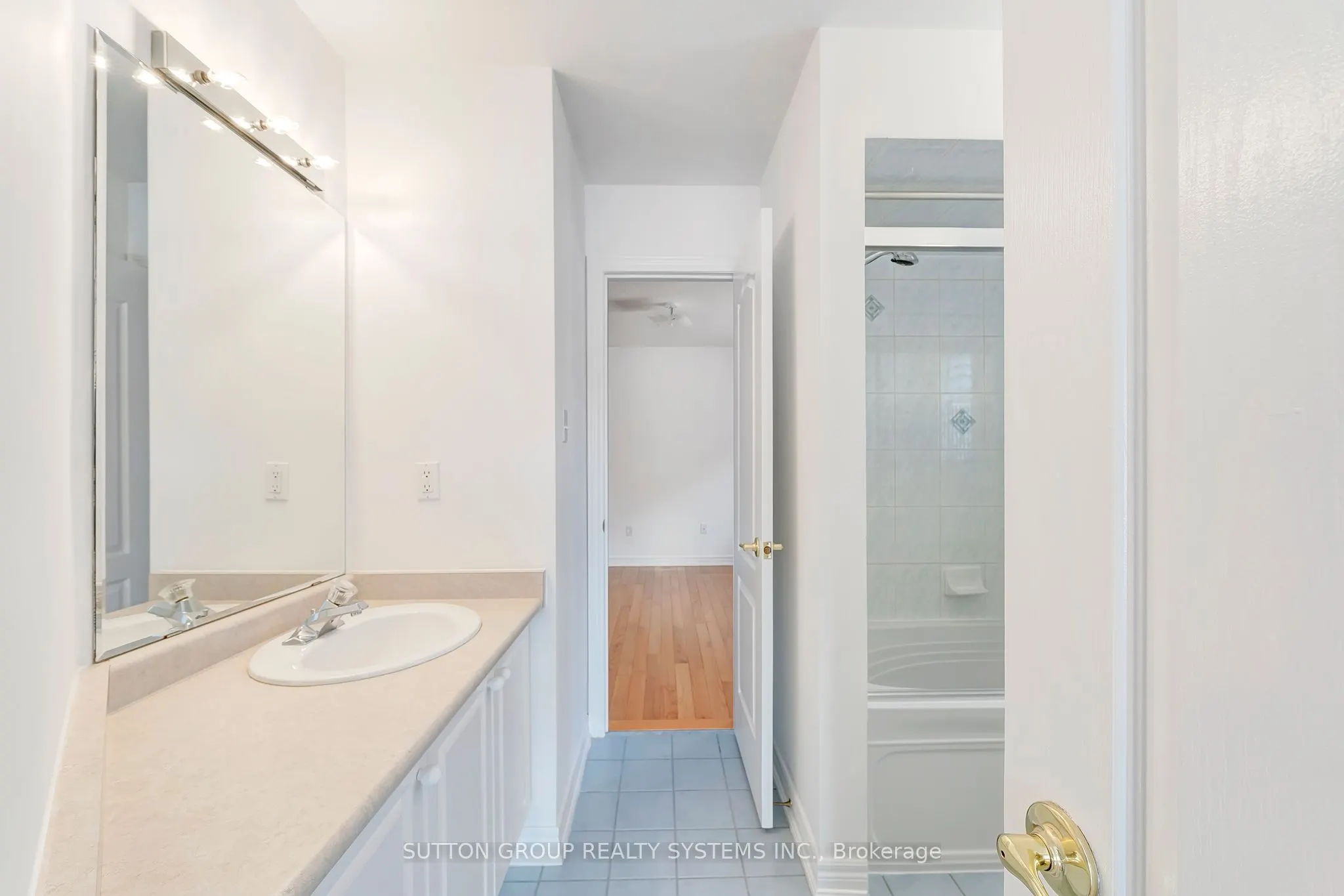 12 St Urbain Drive