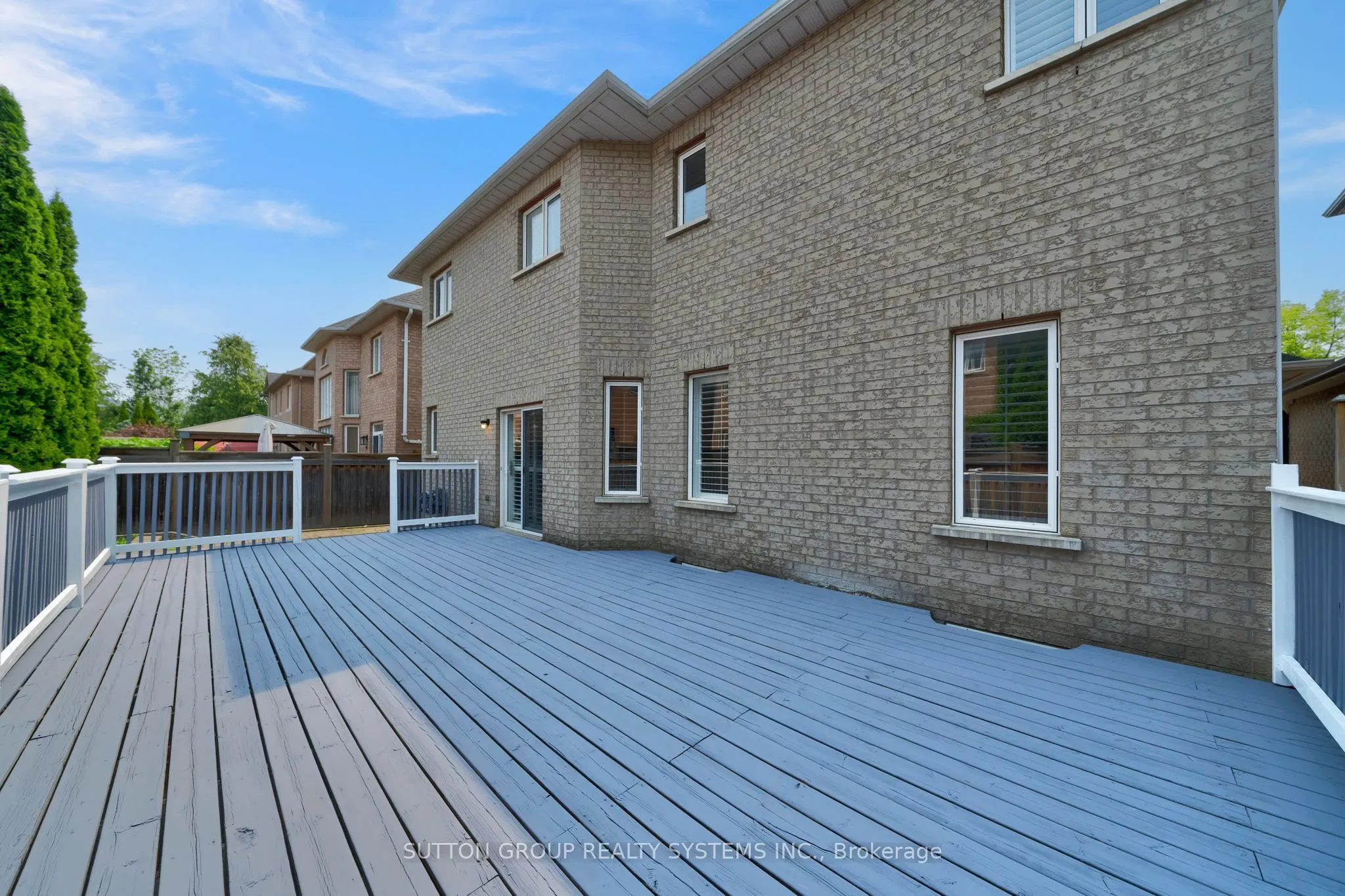 12 St Urbain Drive