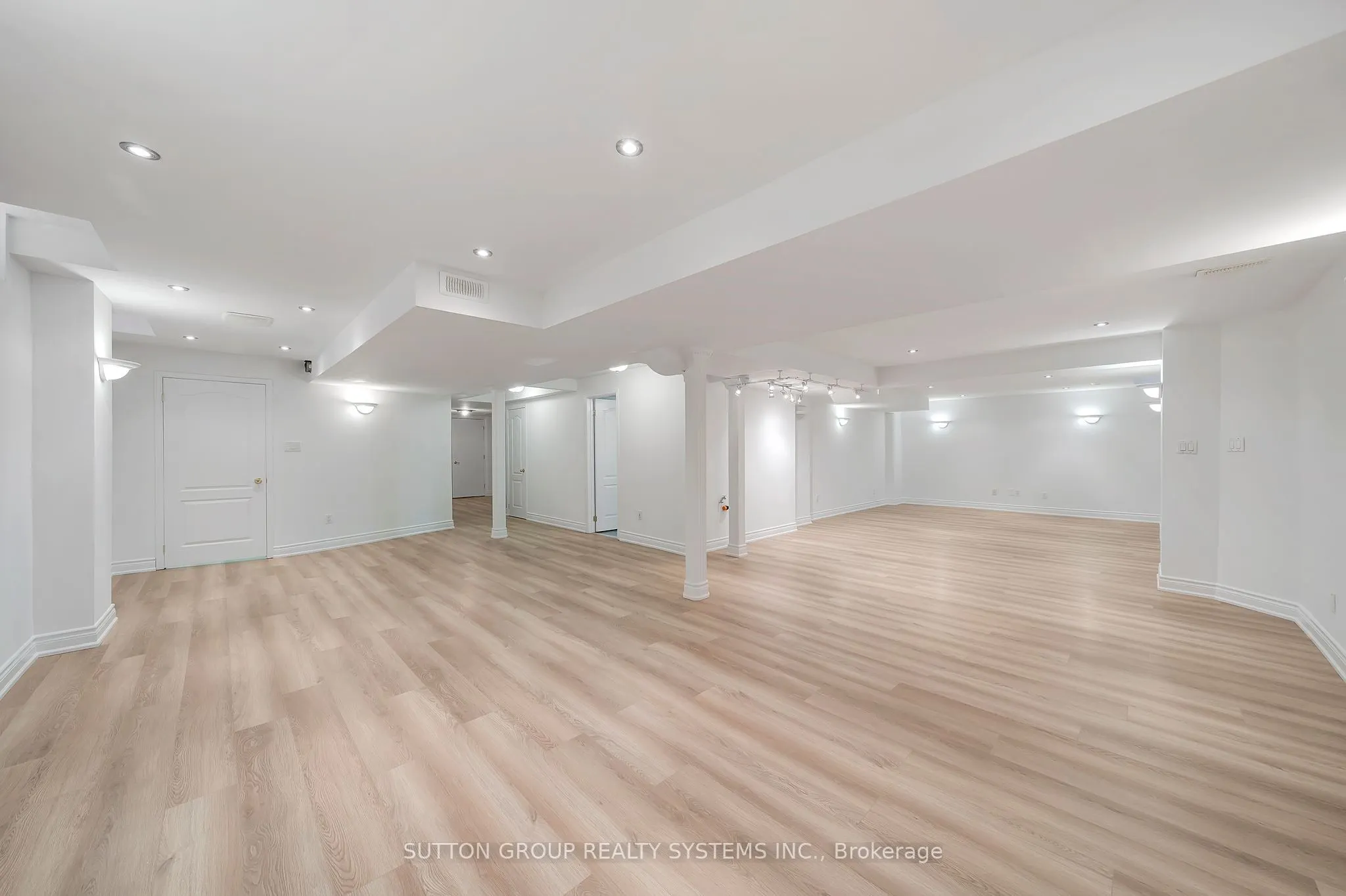 12 St Urbain Drive
