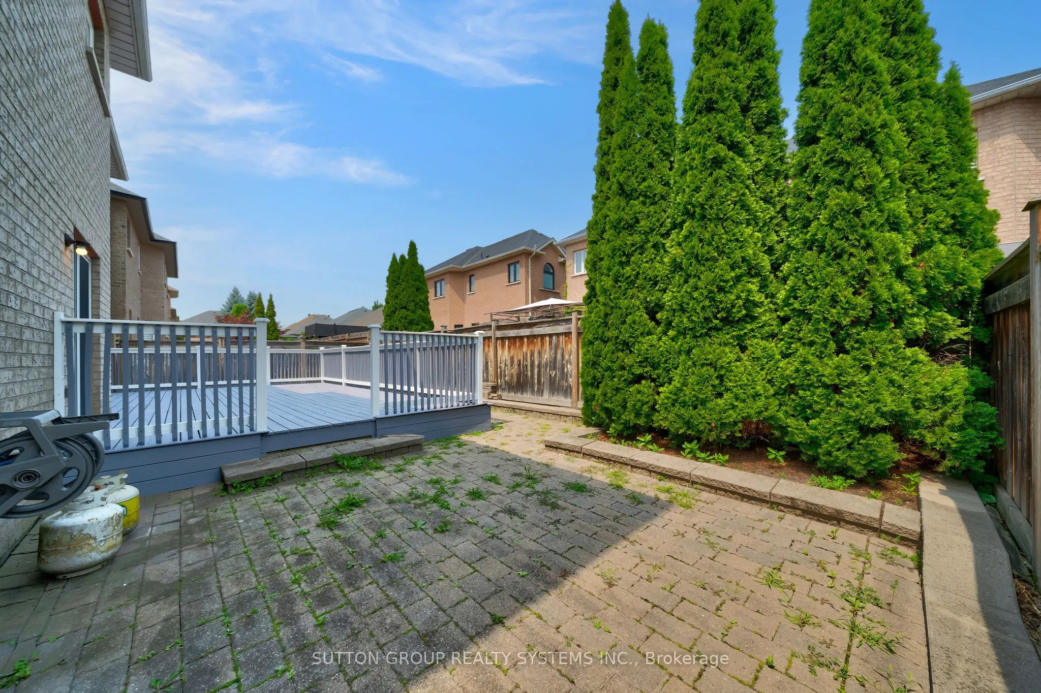 12 St Urbain Drive