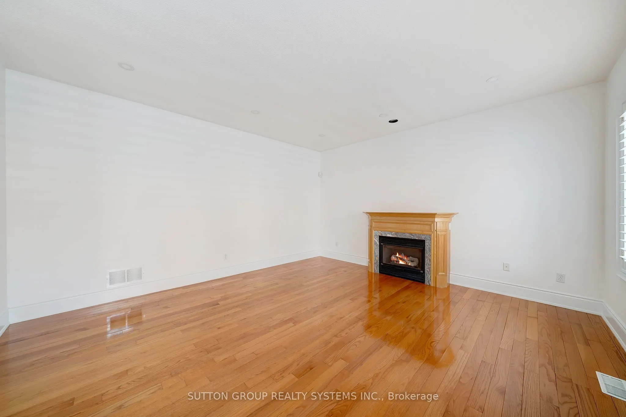 12 St Urbain Drive