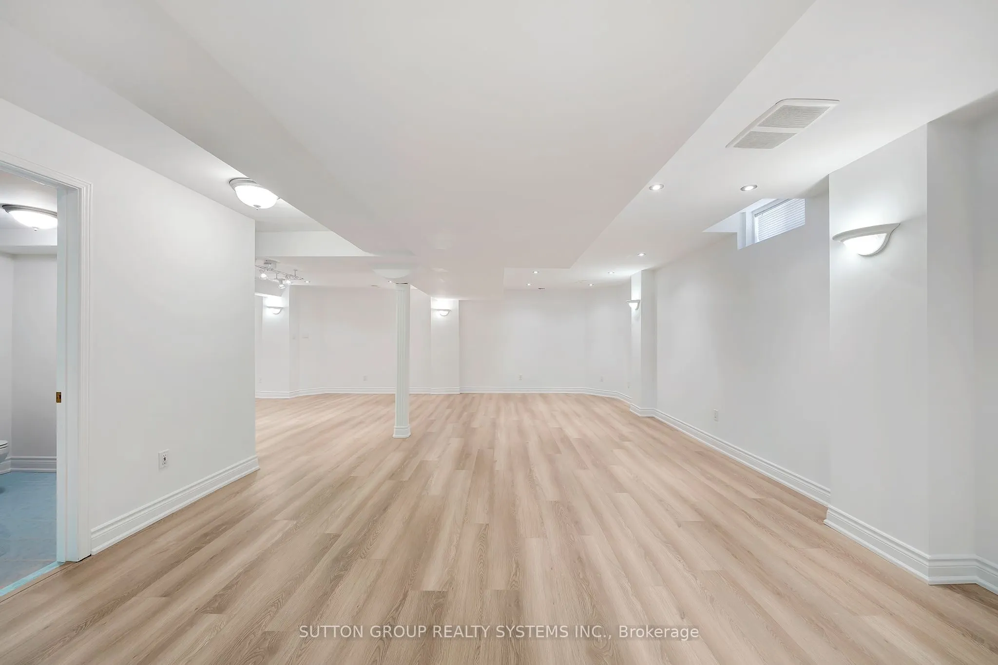 12 St Urbain Drive