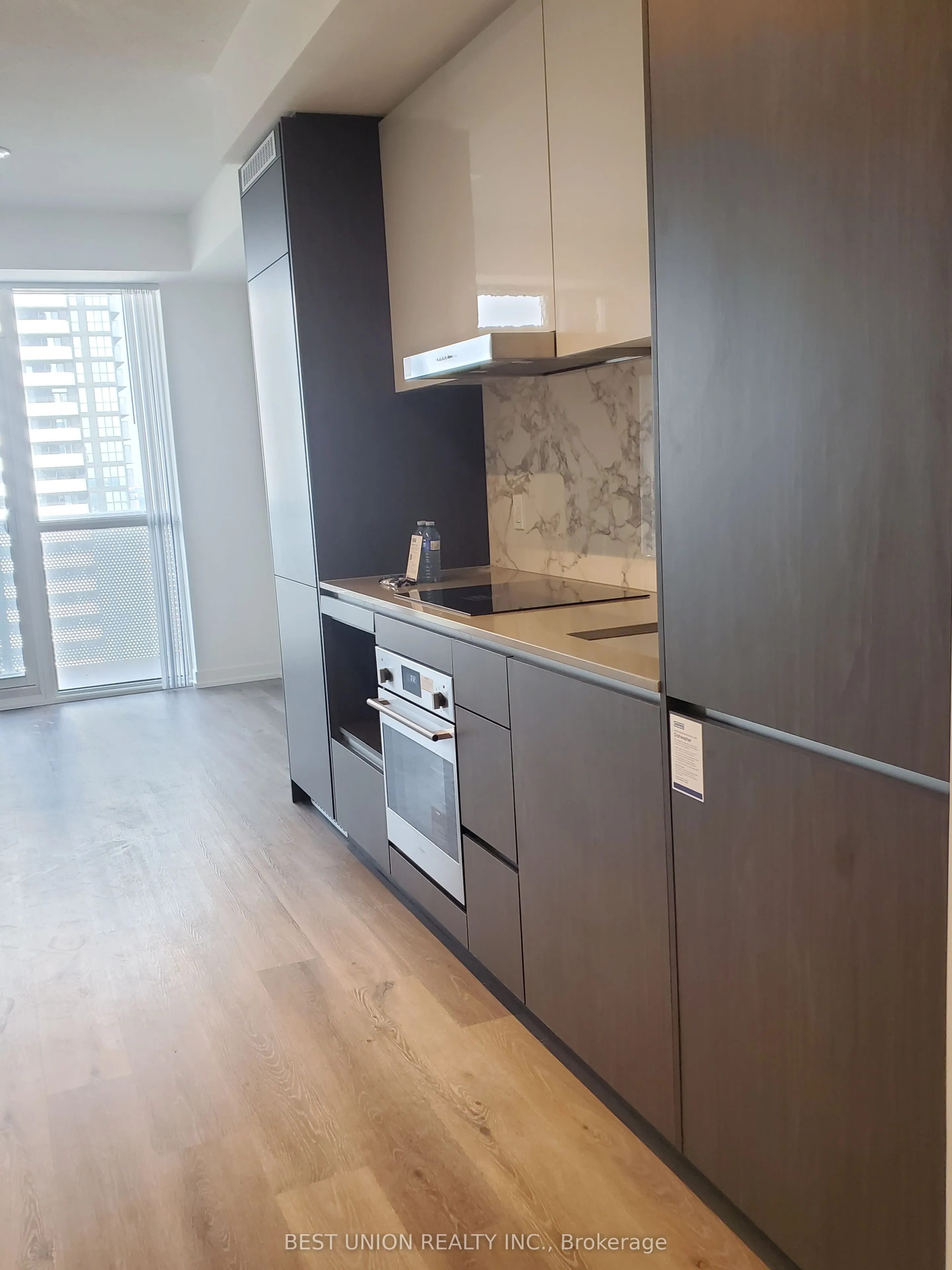 28 Interchange Way, #2801