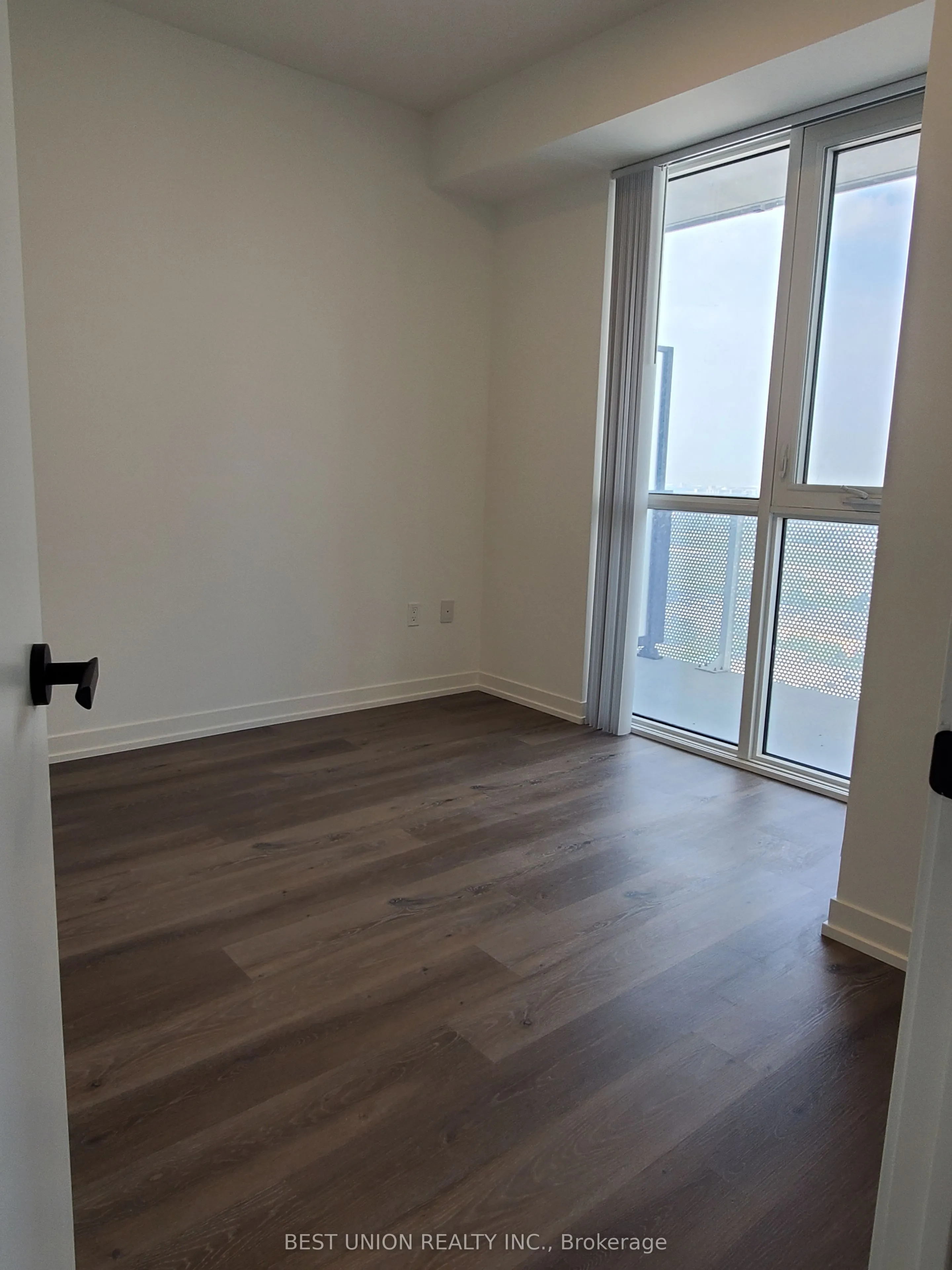 28 Interchange Way, #2801