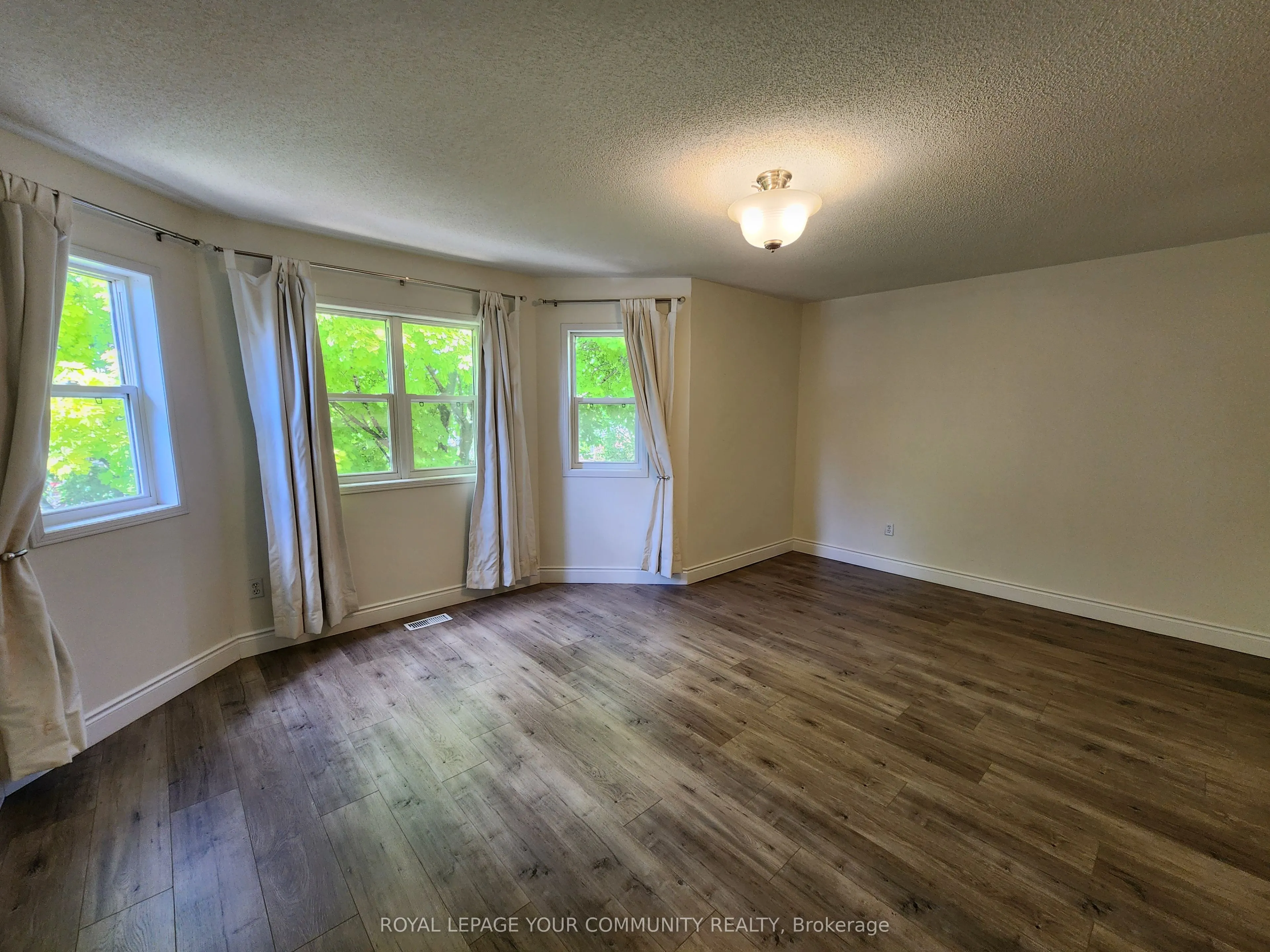 42 Woodroof Crescent