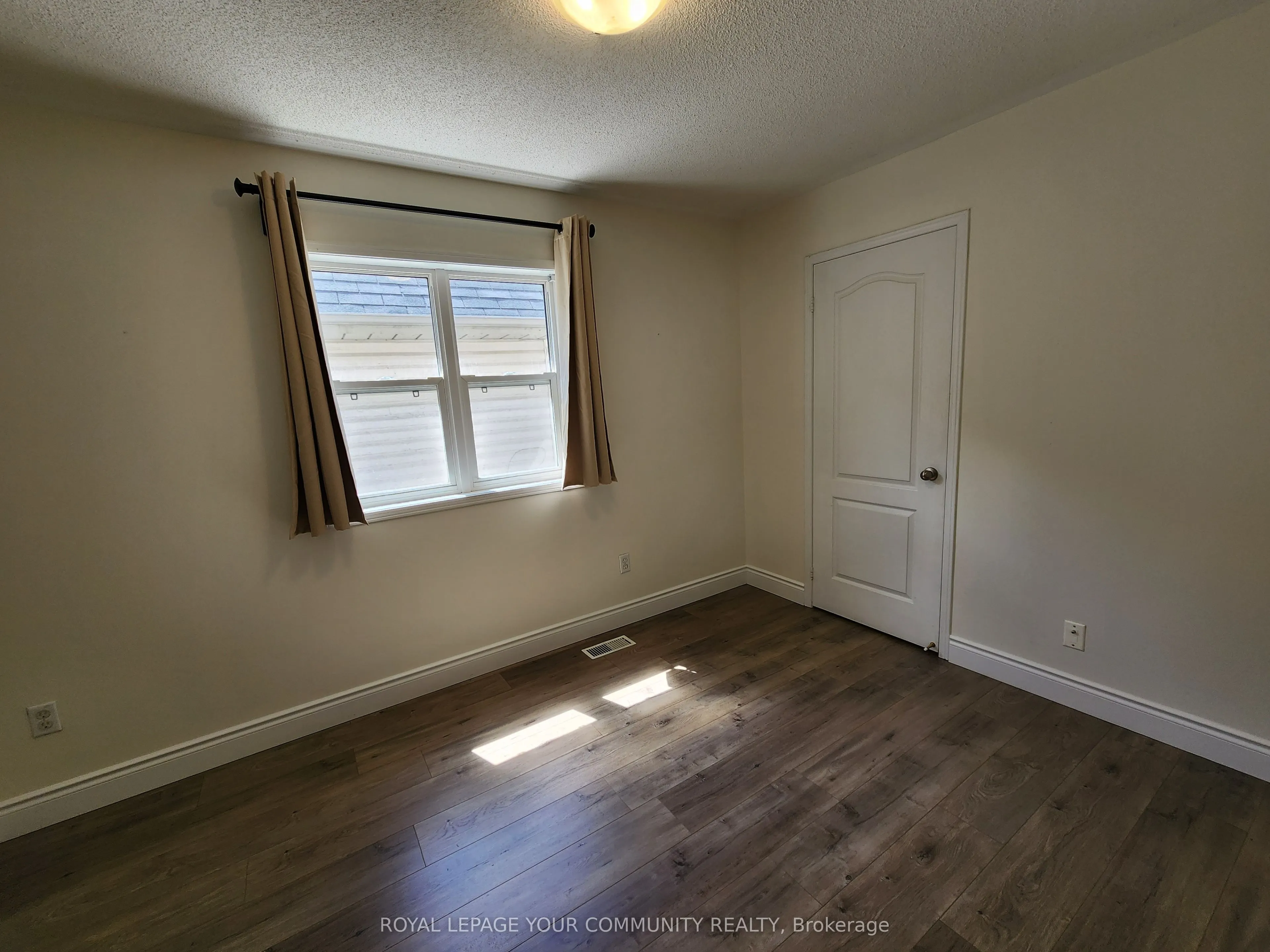 42 Woodroof Crescent