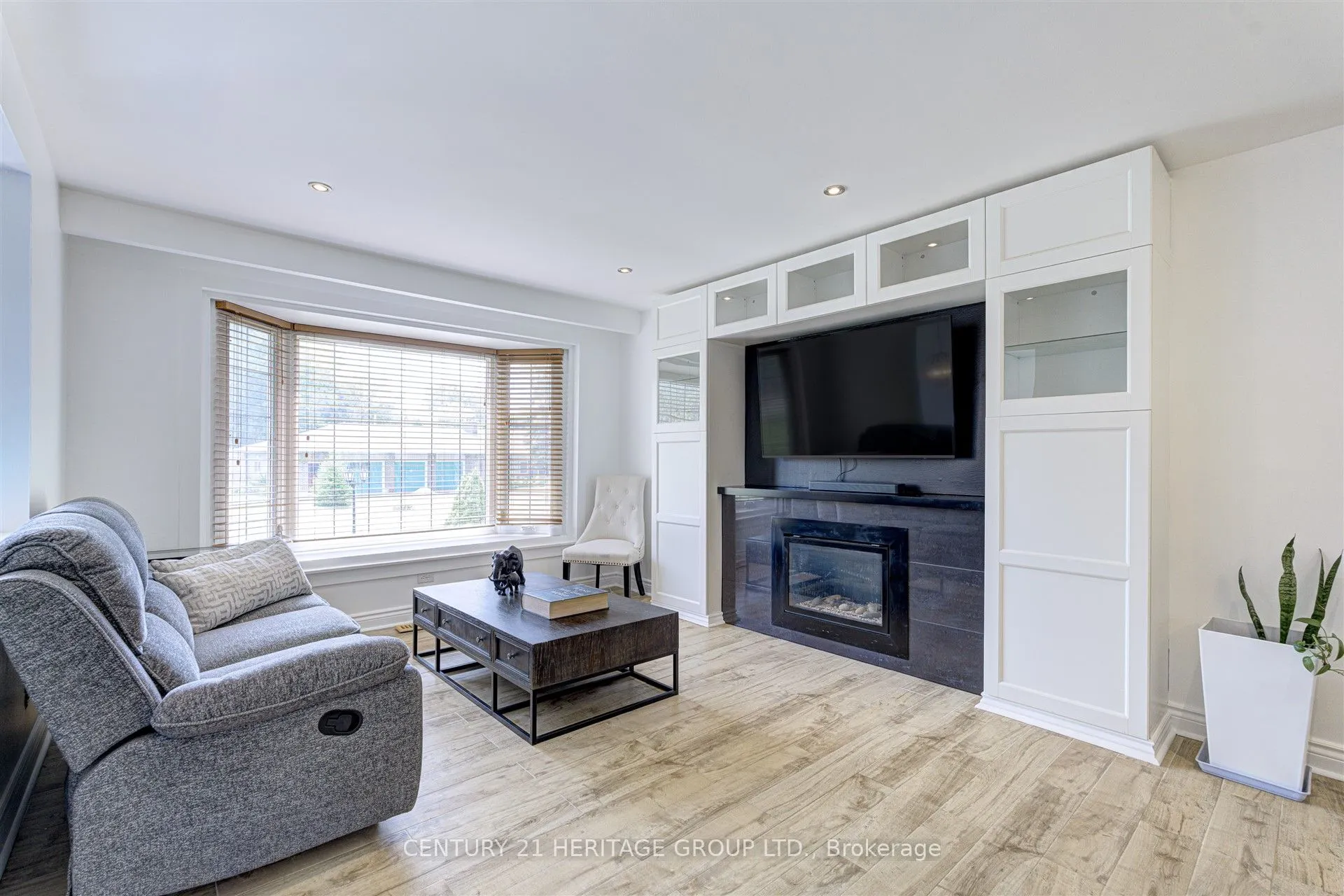 10 Bachly Crescent