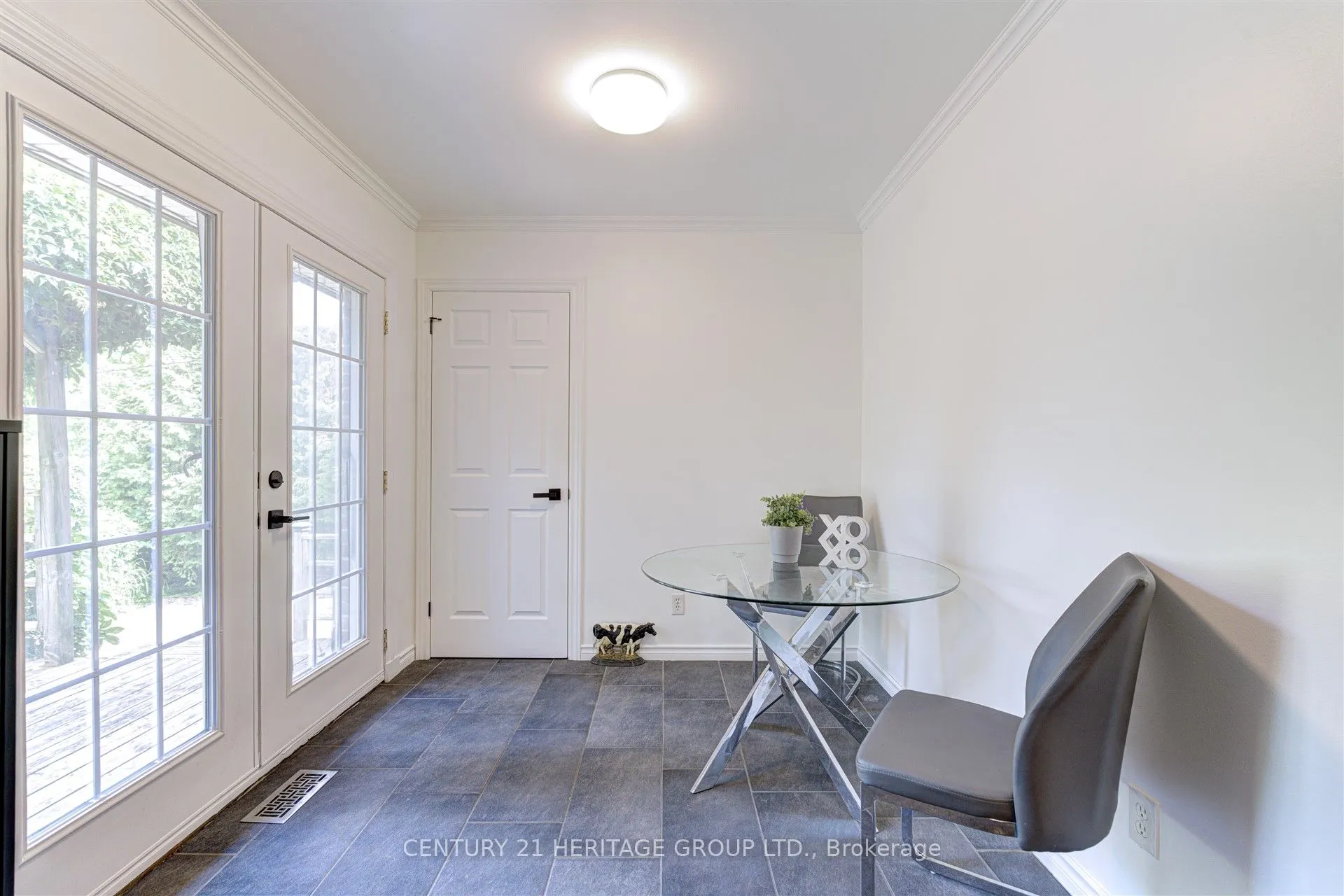 10 Bachly Crescent