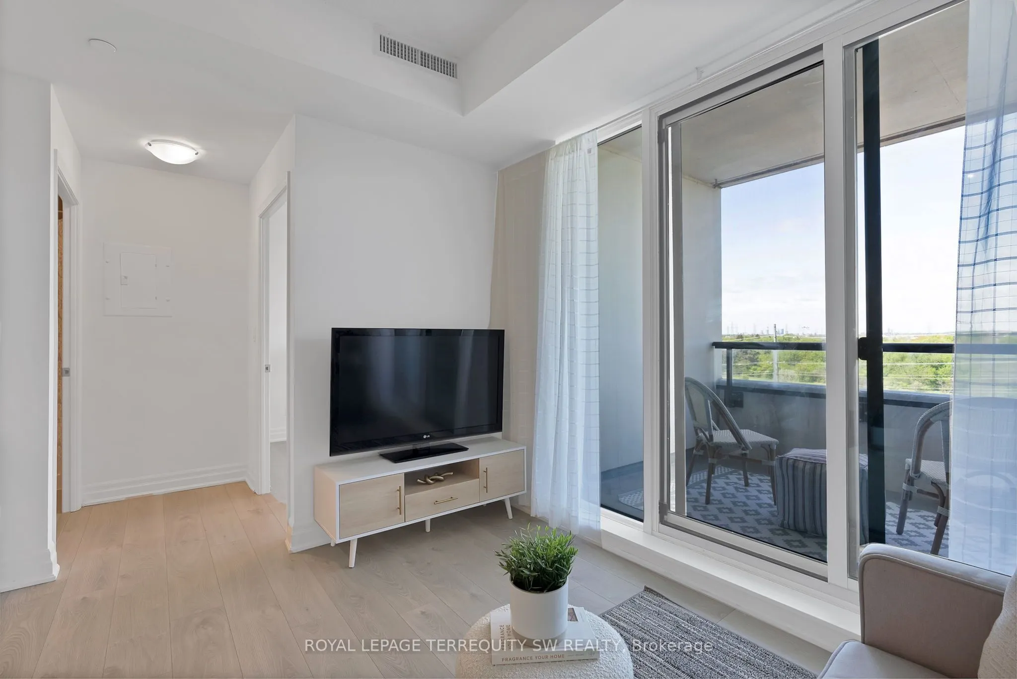 10 Rouge Valley Drive W, #616