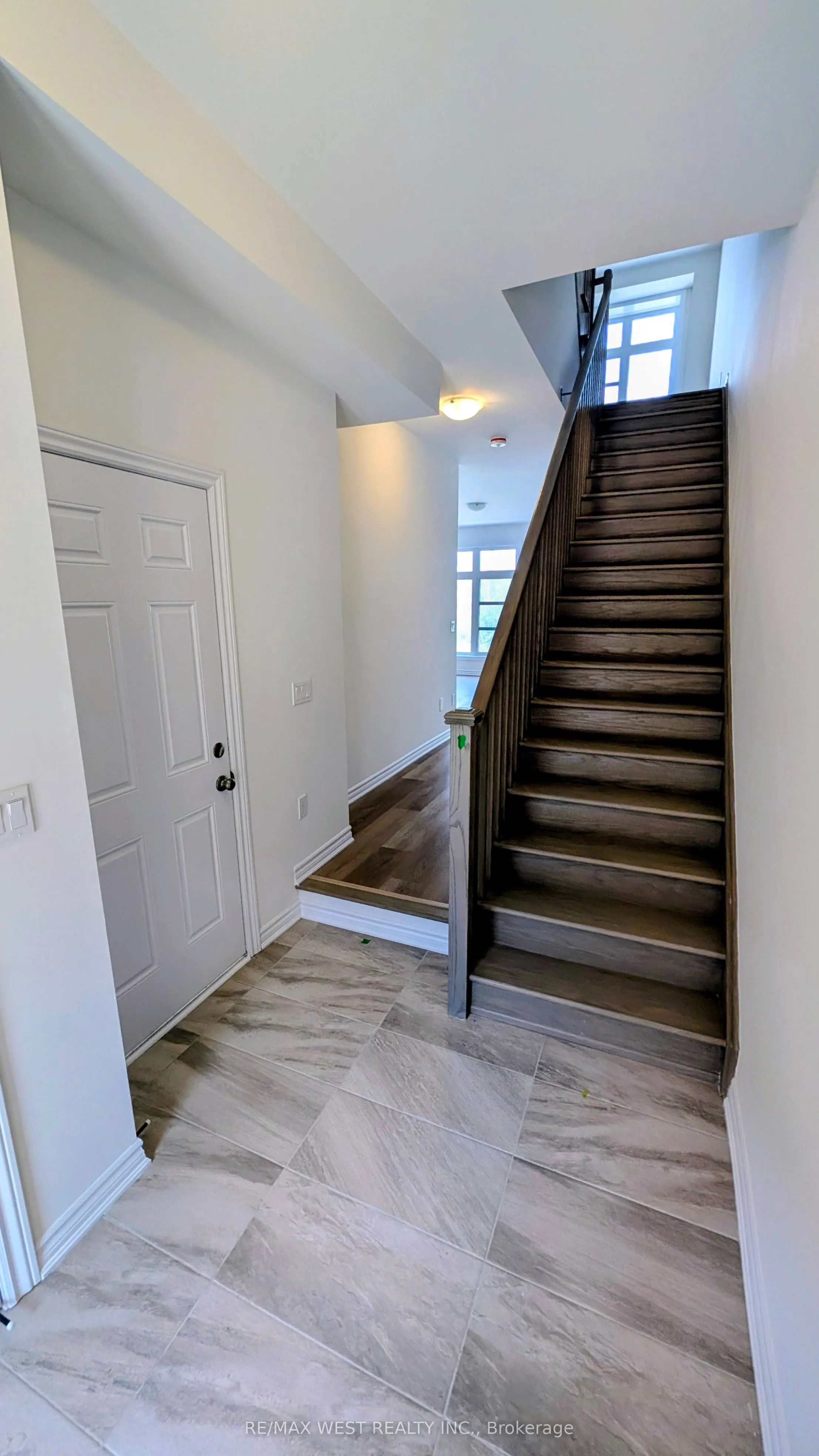 91 Inverary Crescent