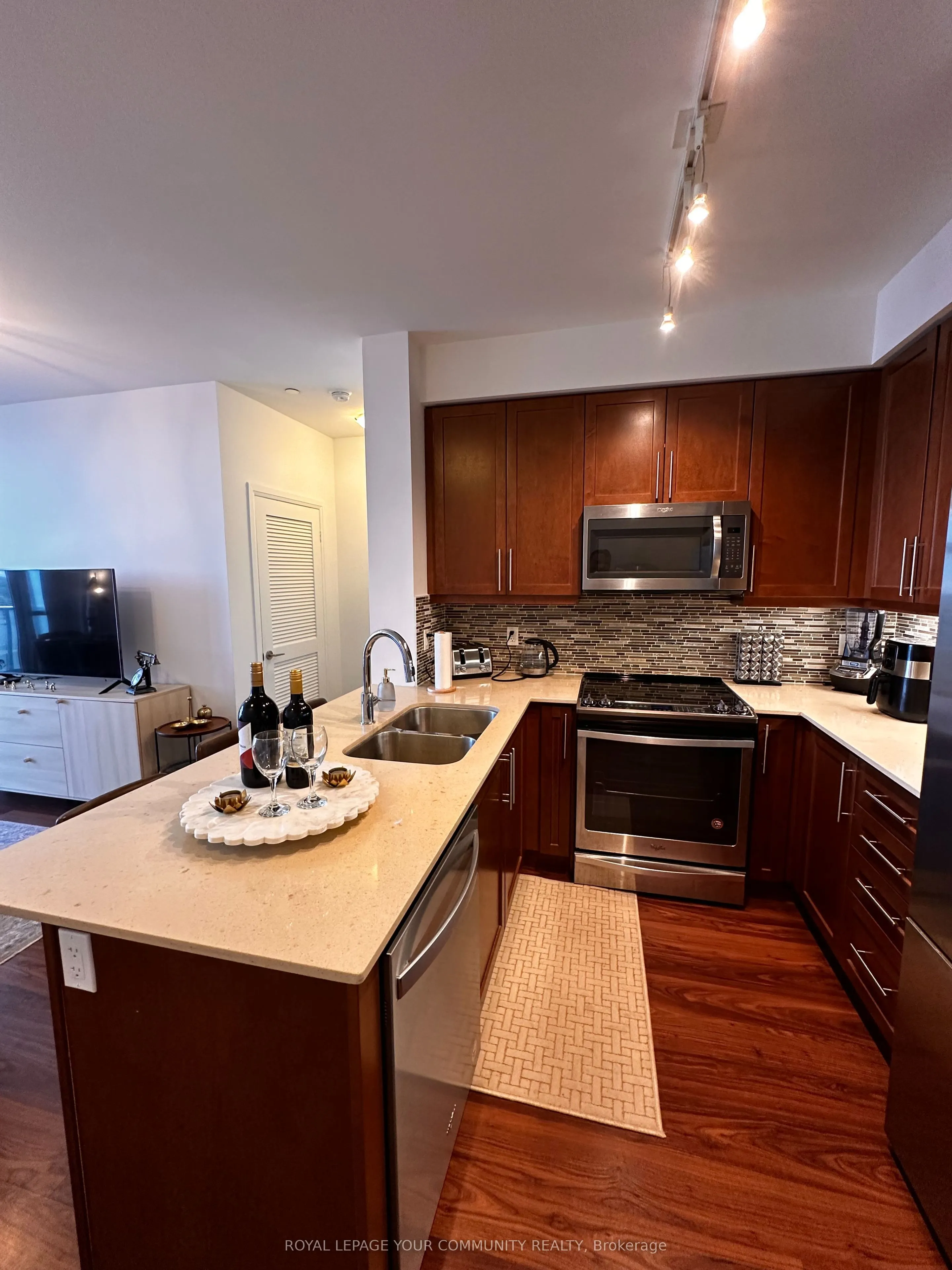 65 Oneida Crescent, #1008