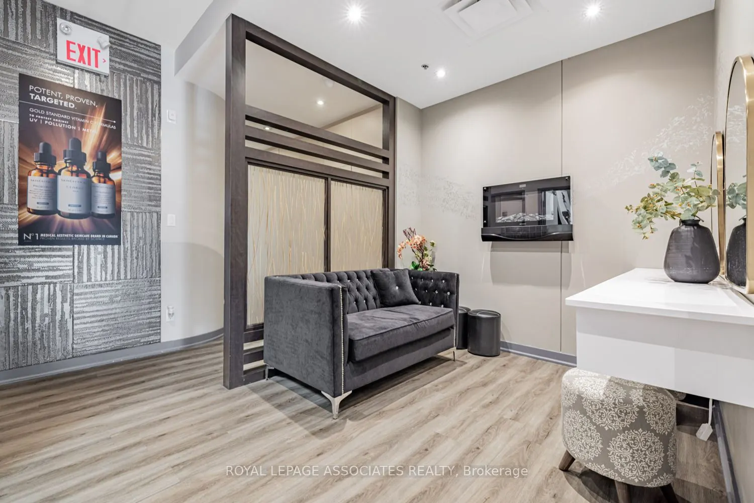 1390 Major Makenzie Drive E, #4A