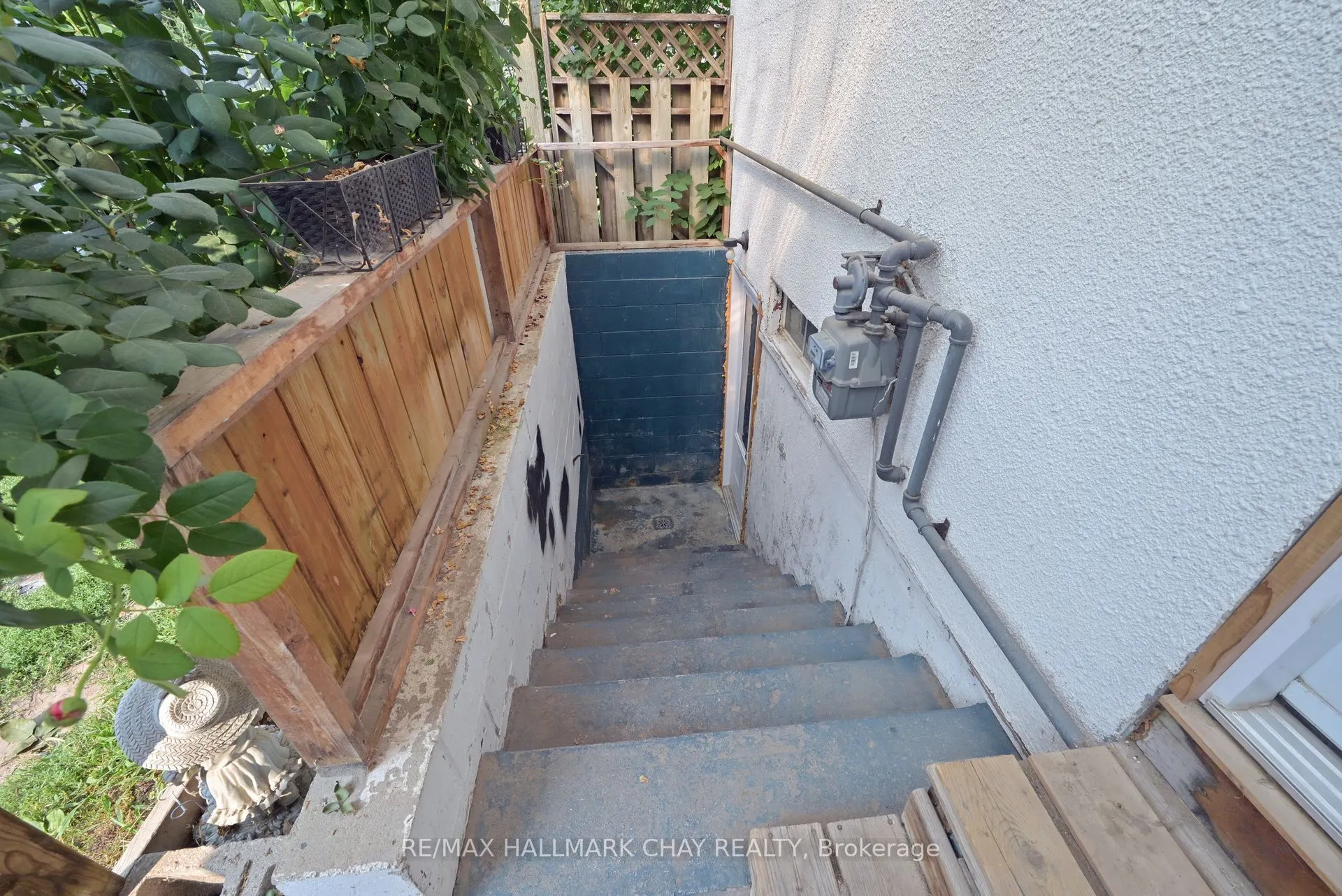 116 King Street S
