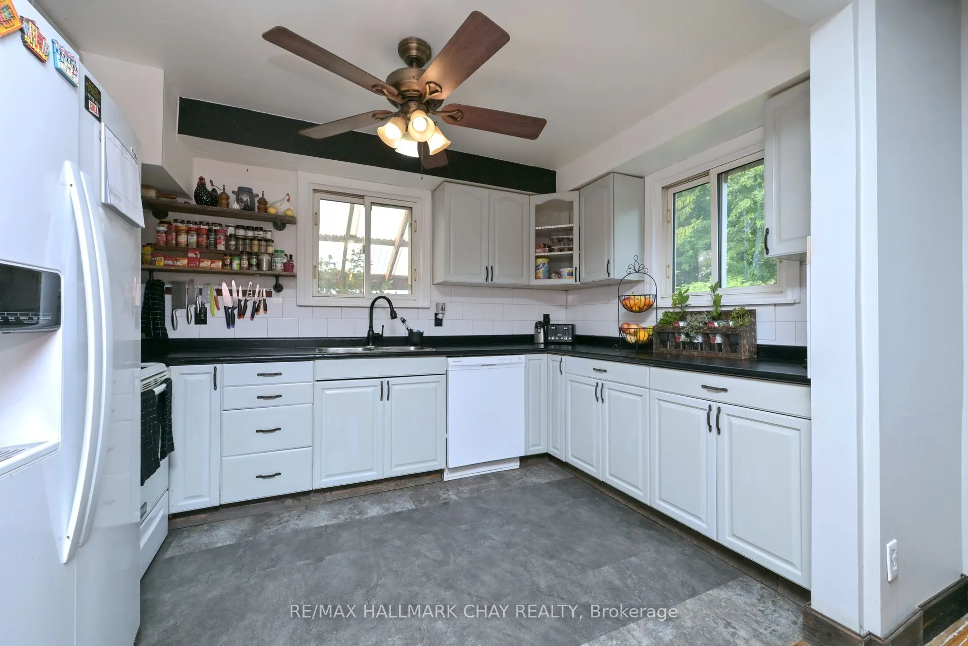 116 King Street S