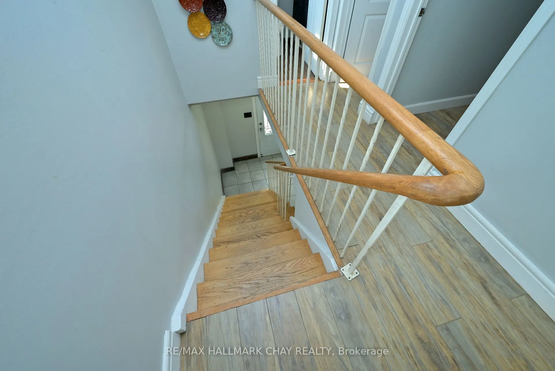 116 King Street S