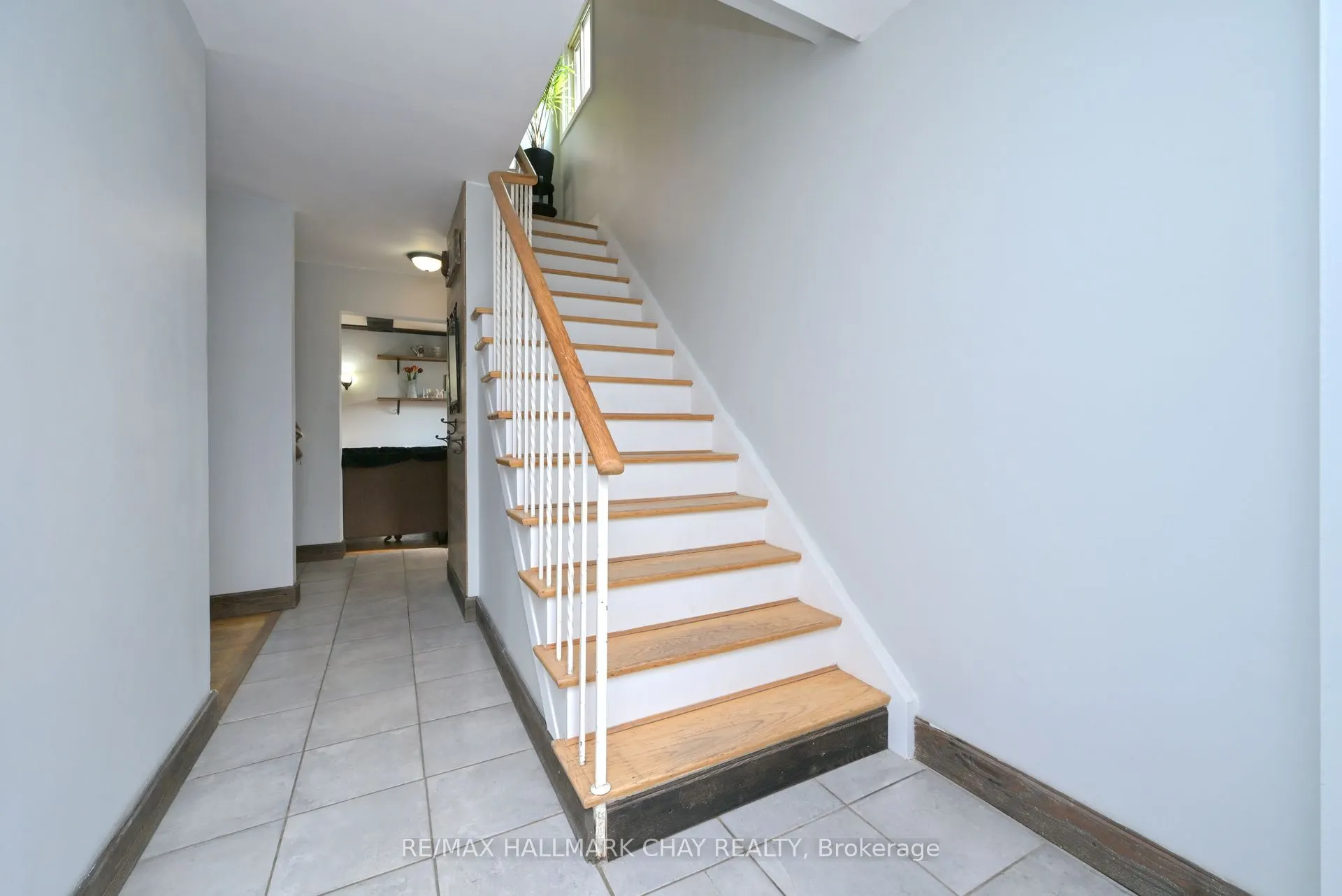 116 King Street S