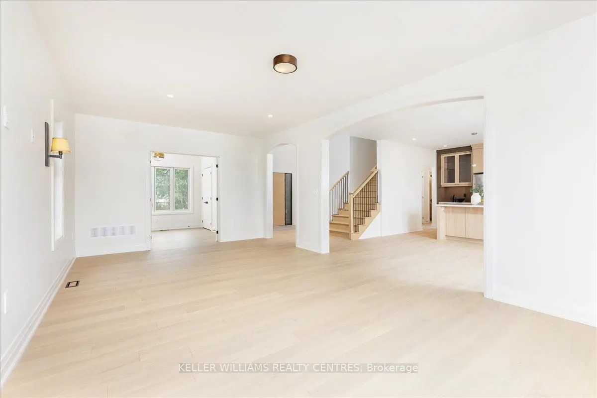 147 Lake Drive E