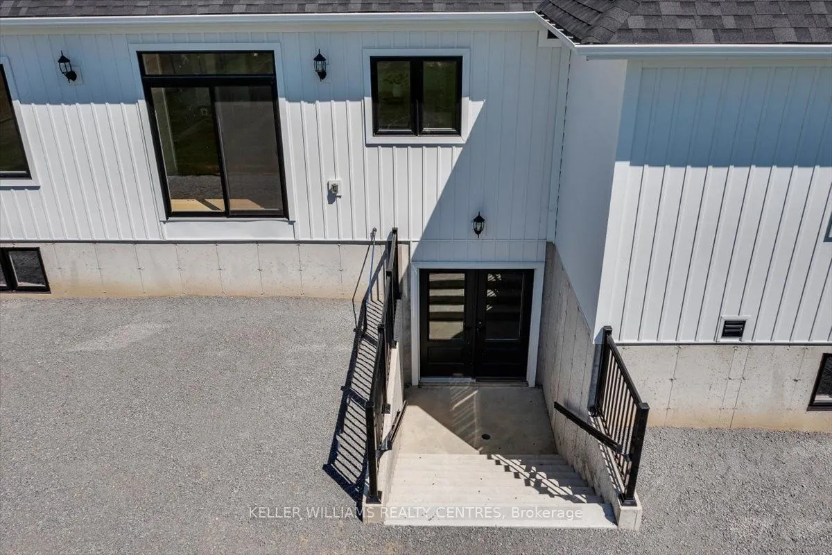 147 Lake Drive E