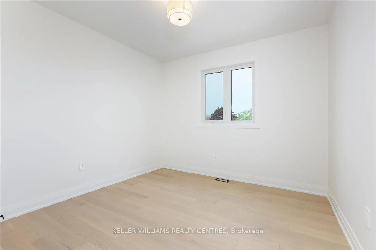 147 Lake Drive E