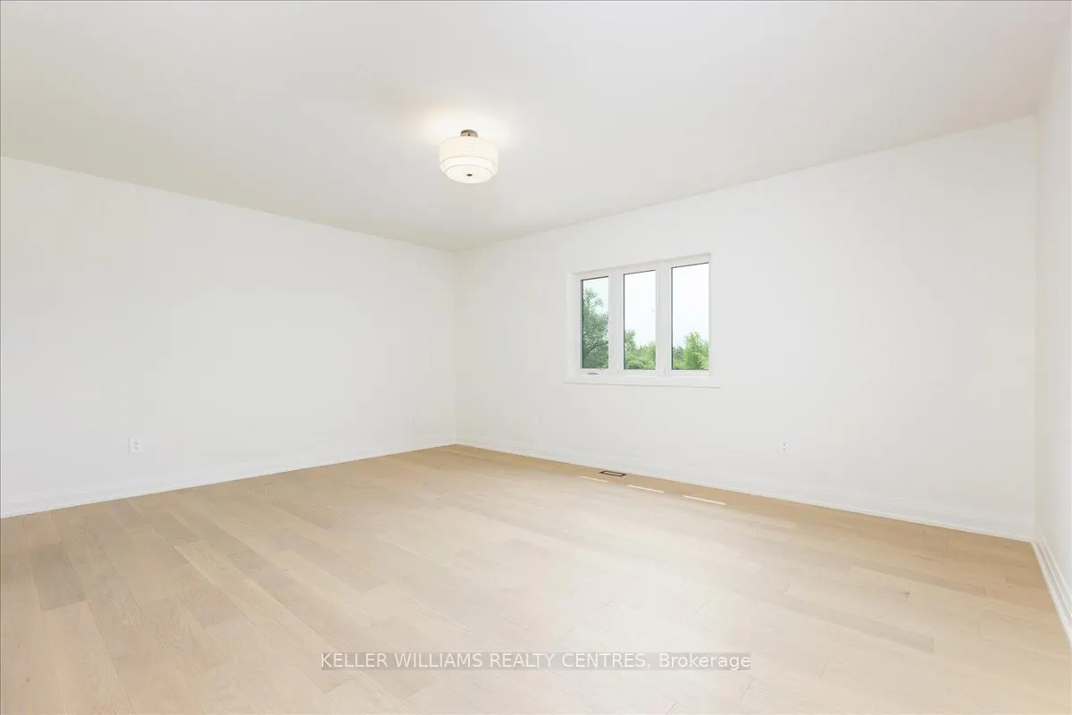 147 Lake Drive E