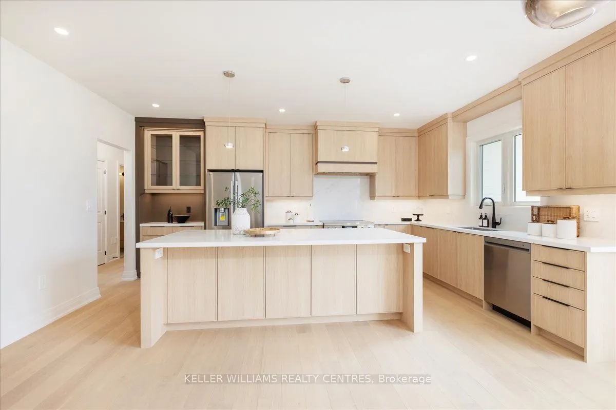 147 Lake Drive E