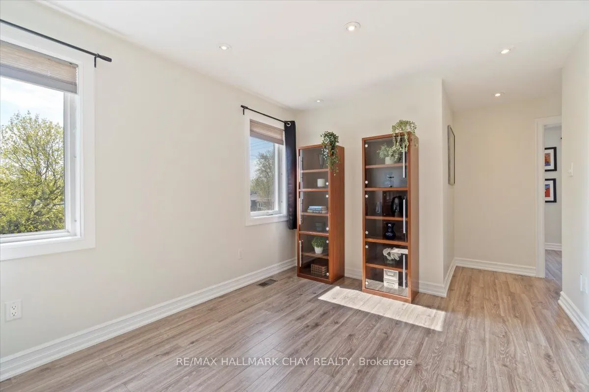 201 Albert Street E