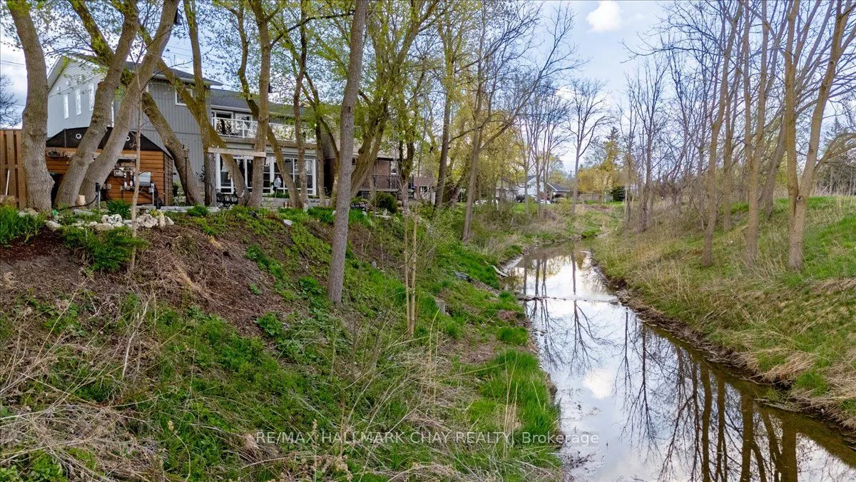 201 Albert Street E
