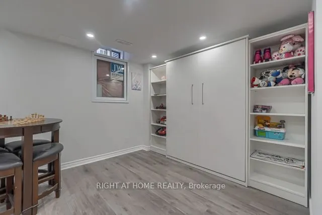12 Laskin Drive