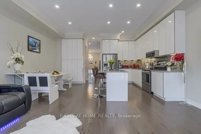 12 Laskin Drive