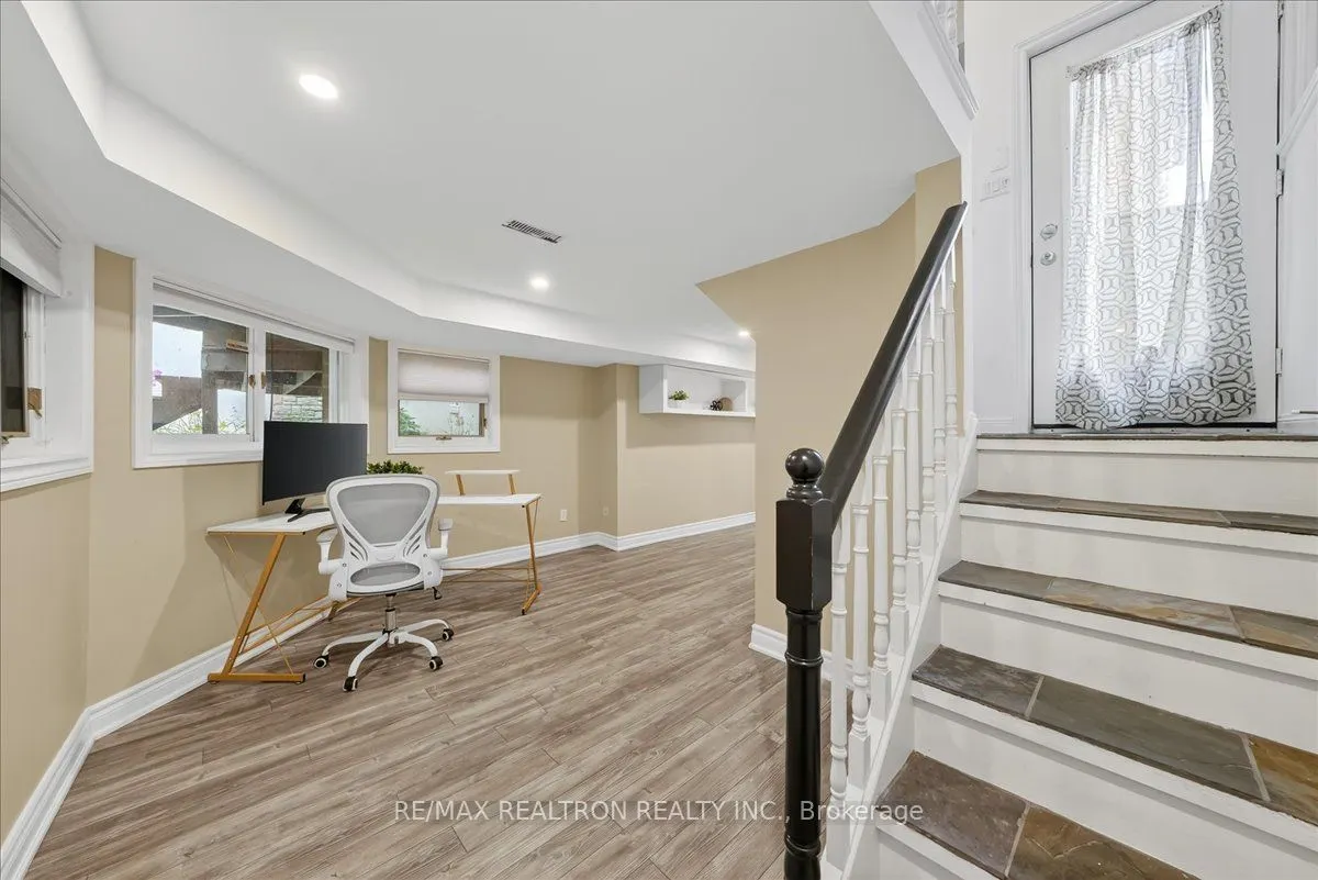 280 Douglas Road