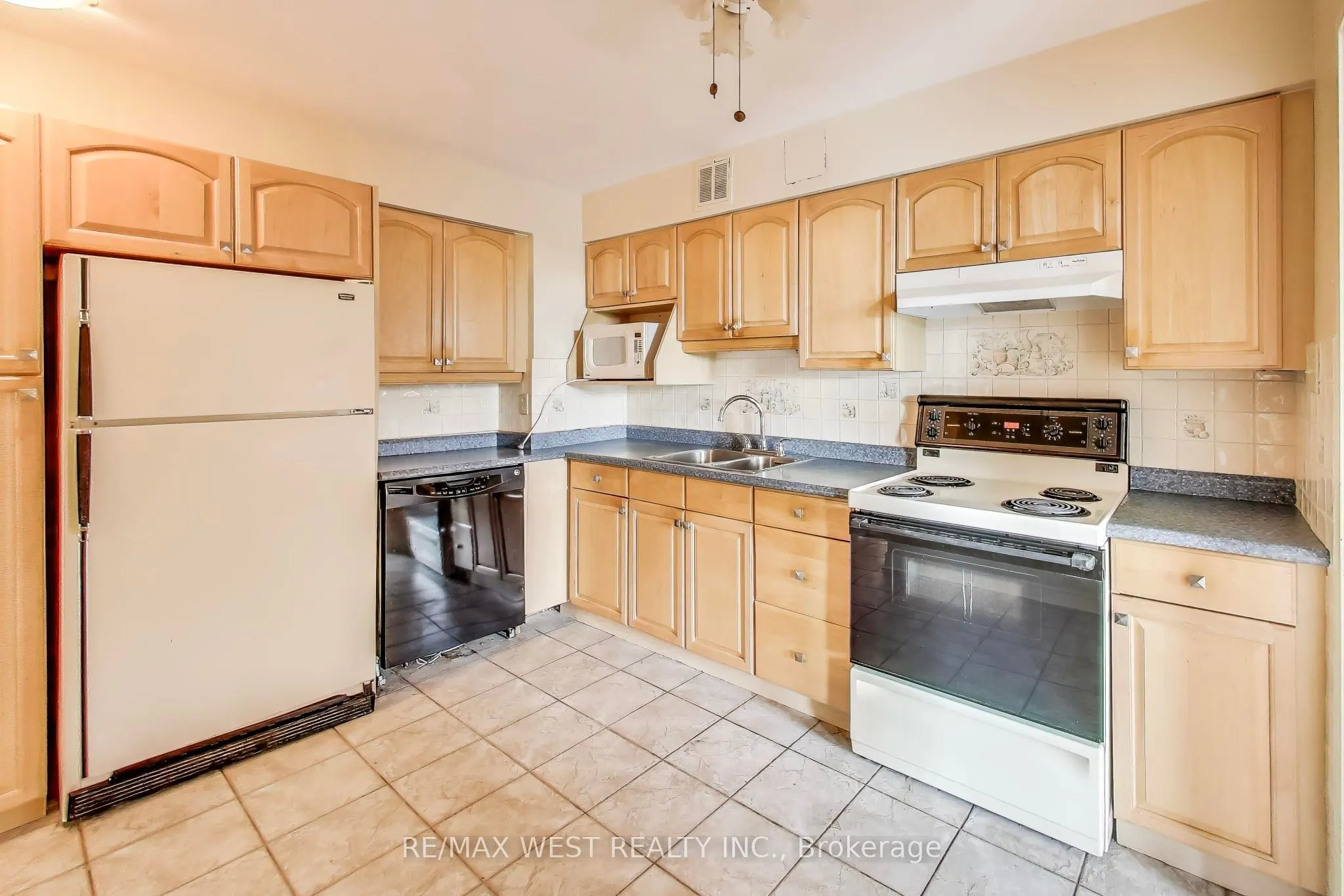 80 Inverlochy Boulevard, #410