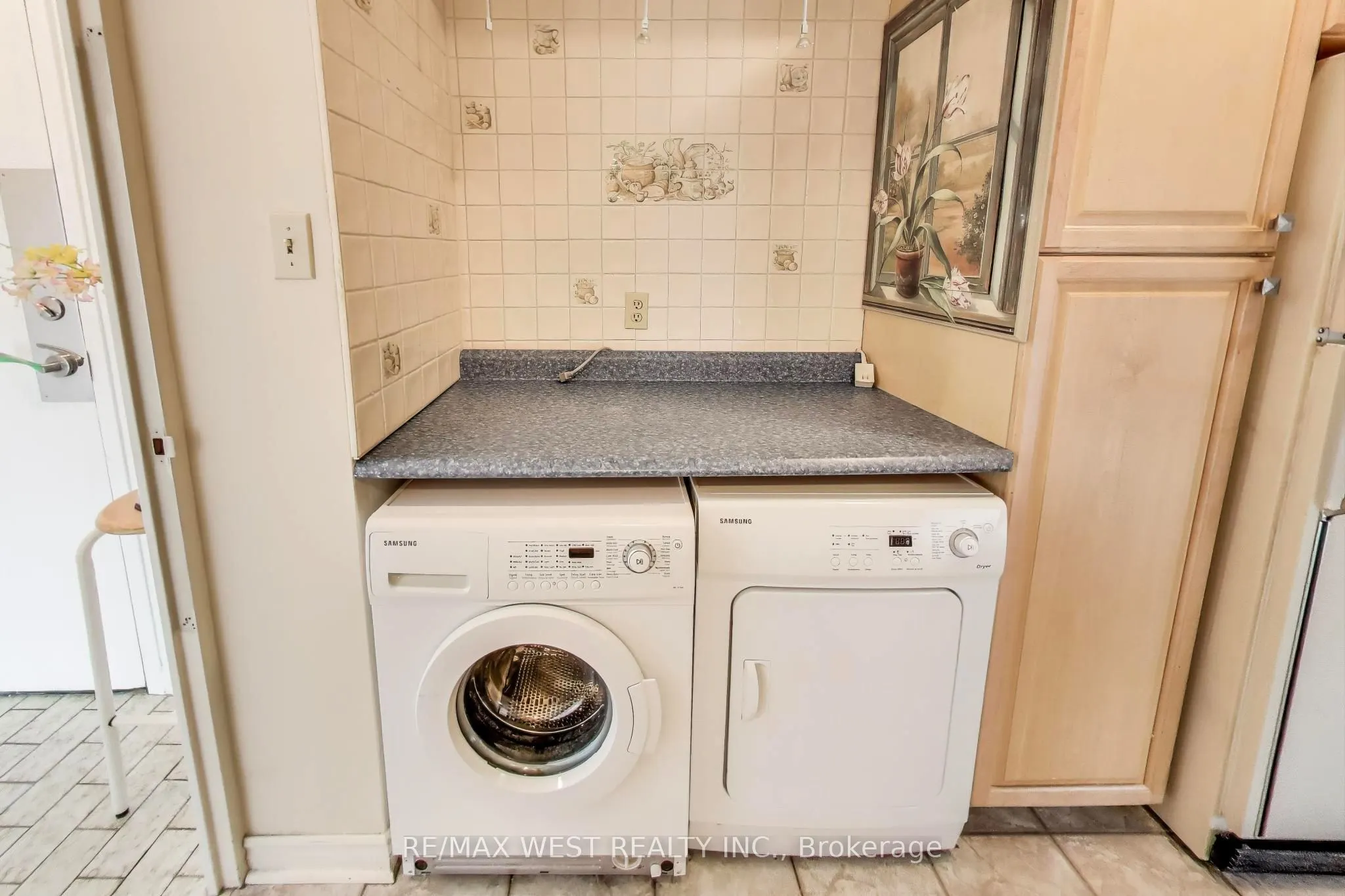 80 Inverlochy Boulevard, #410