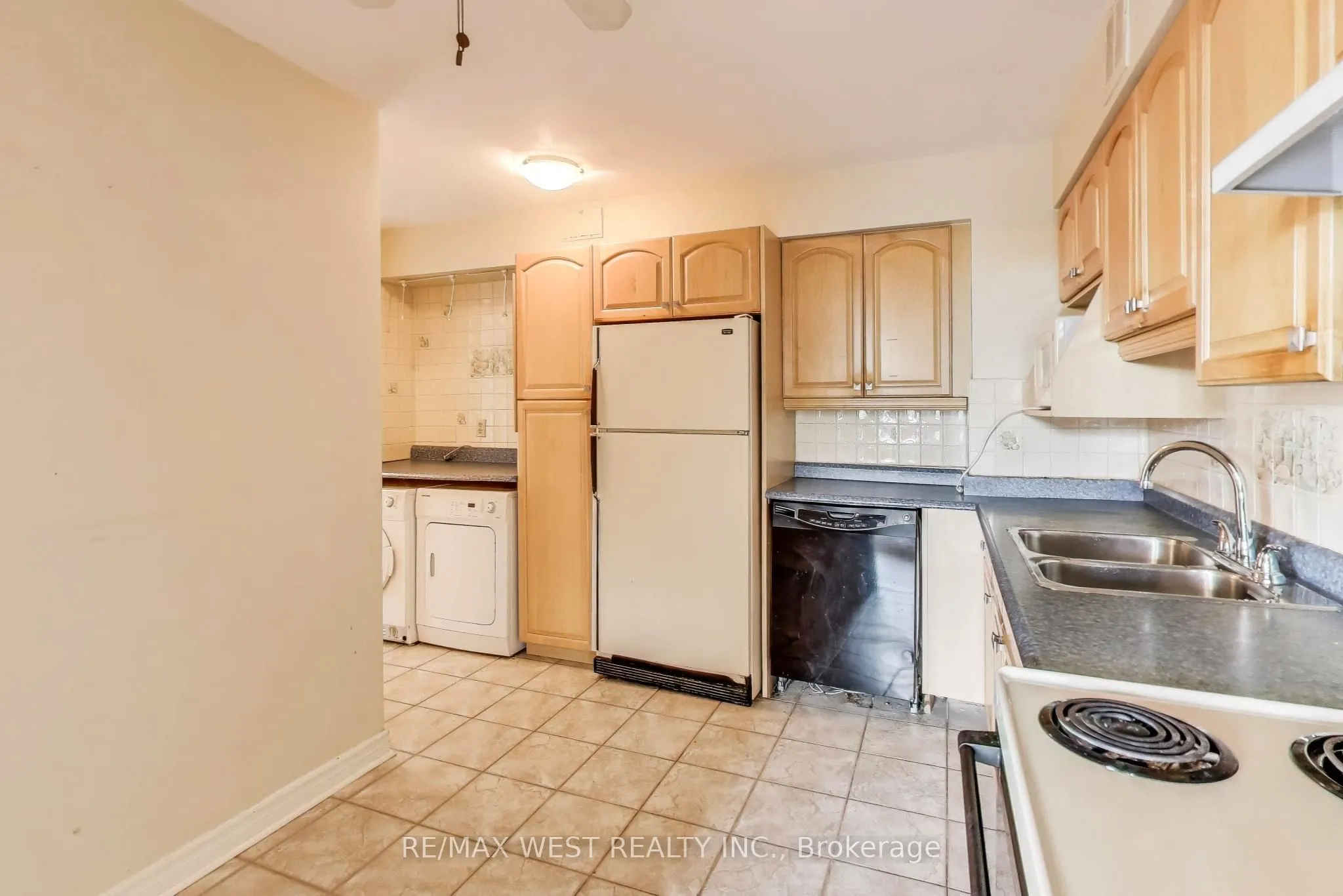 80 Inverlochy Boulevard, #410