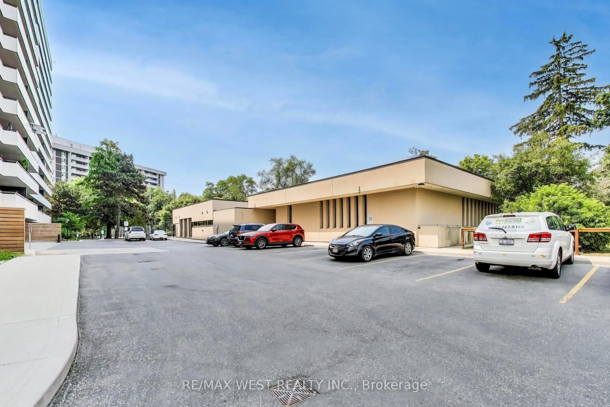 80 Inverlochy Boulevard, #410
