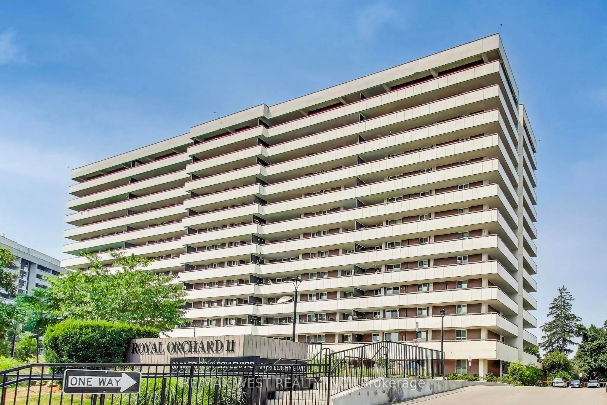 80 Inverlochy Boulevard, #410