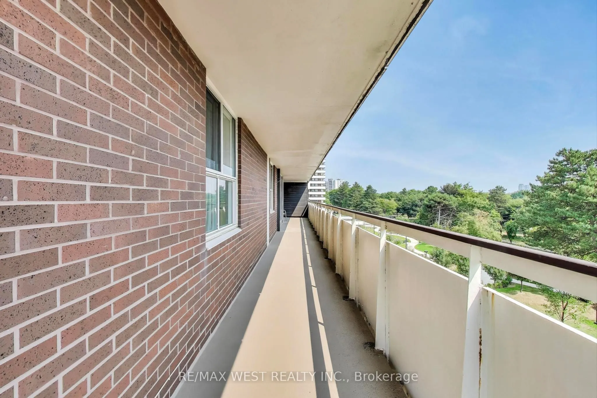 80 Inverlochy Boulevard, #410