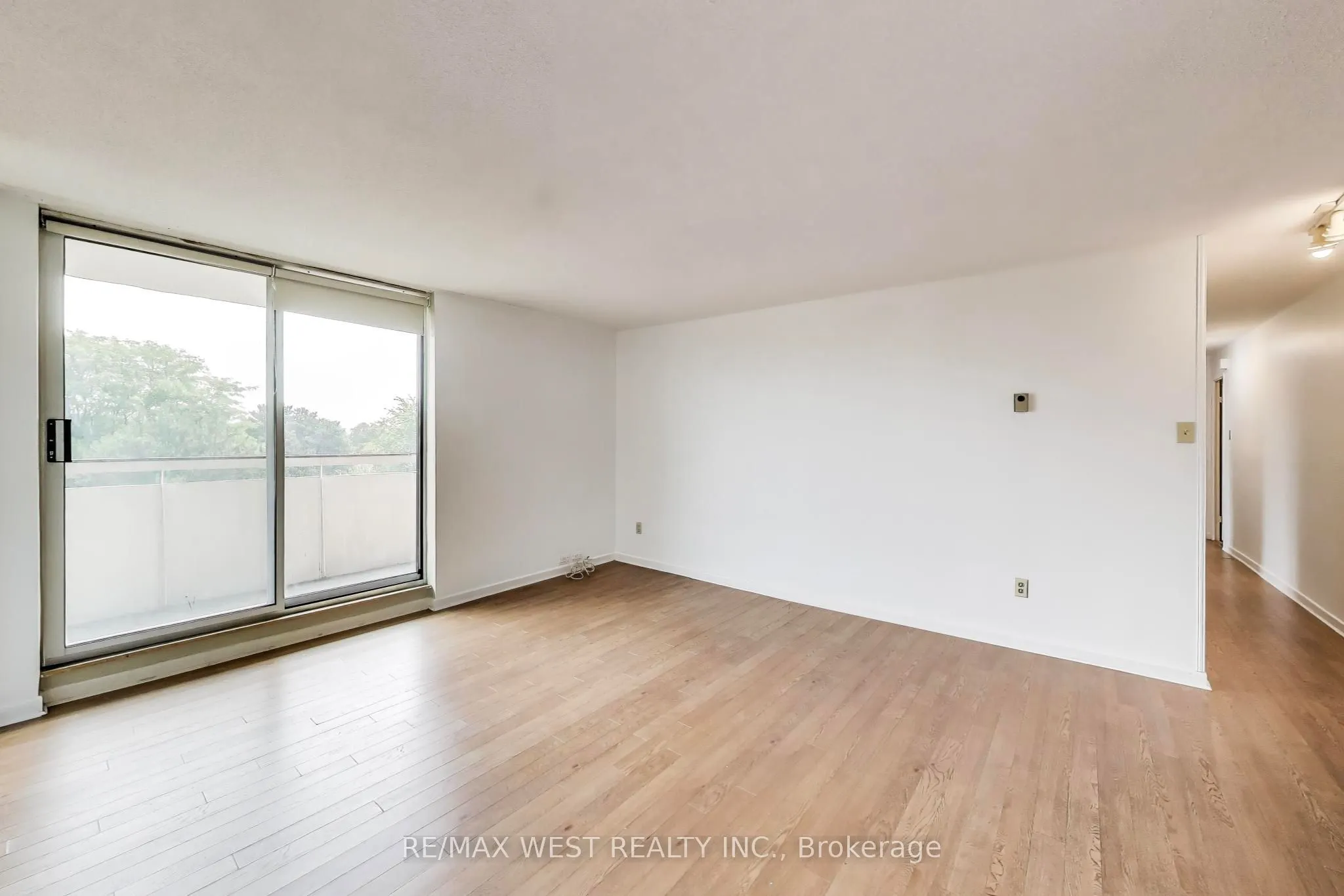 80 Inverlochy Boulevard, #410