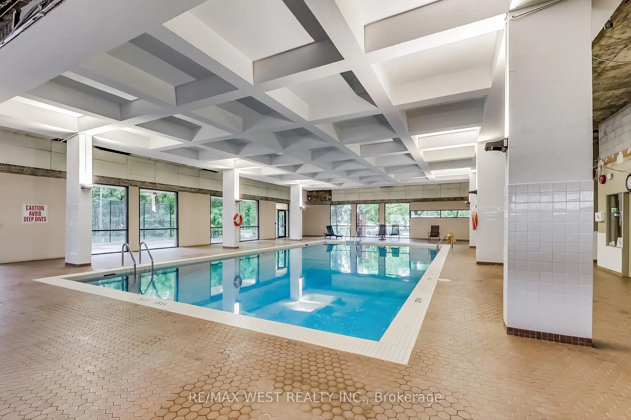 80 Inverlochy Boulevard, #410