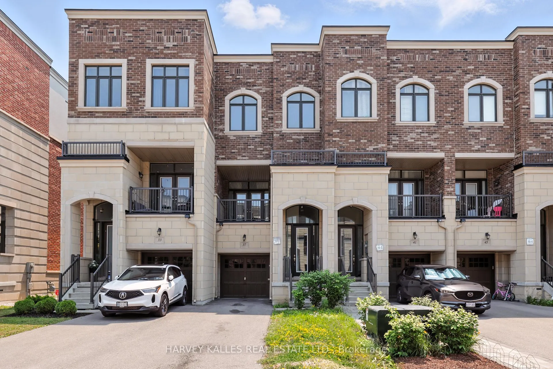37 Arianna Crescent