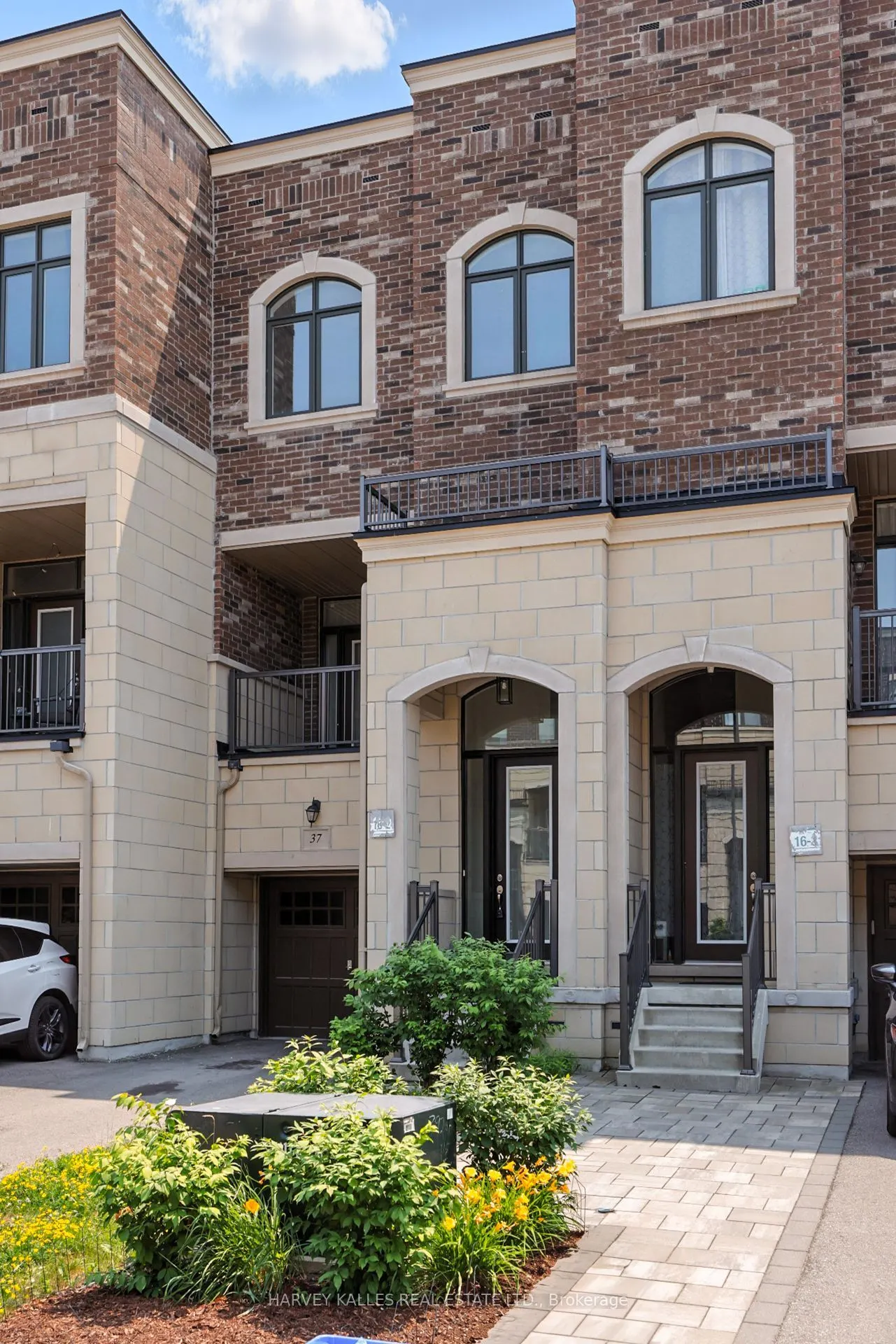 37 Arianna Crescent