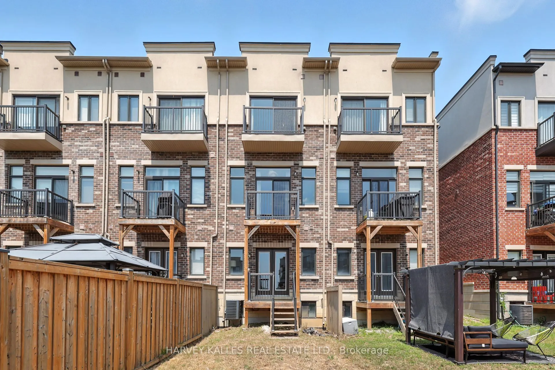 37 Arianna Crescent