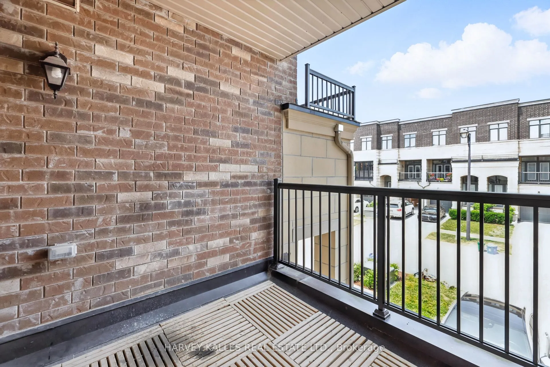 37 Arianna Crescent