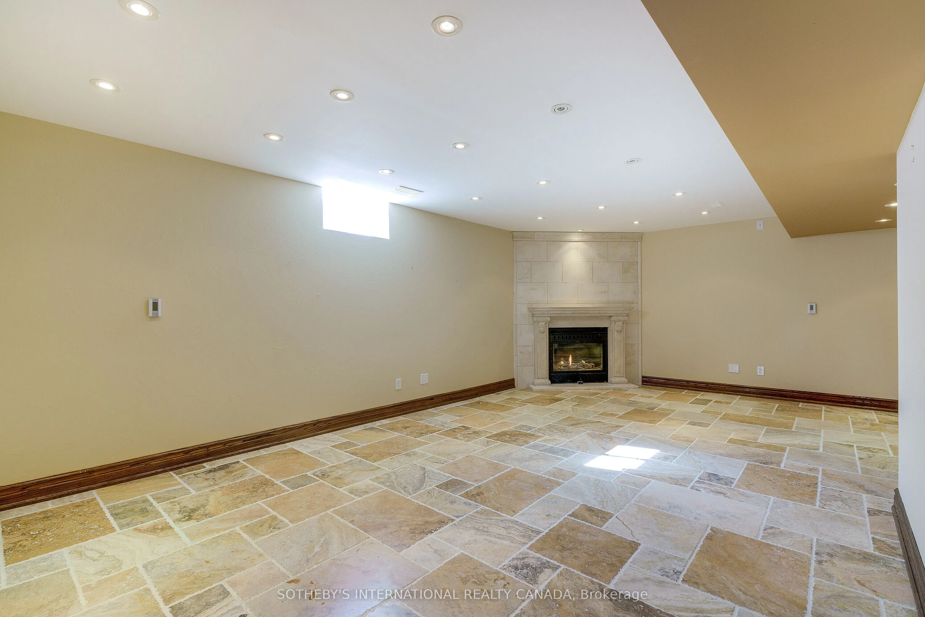 186 Weaver Court