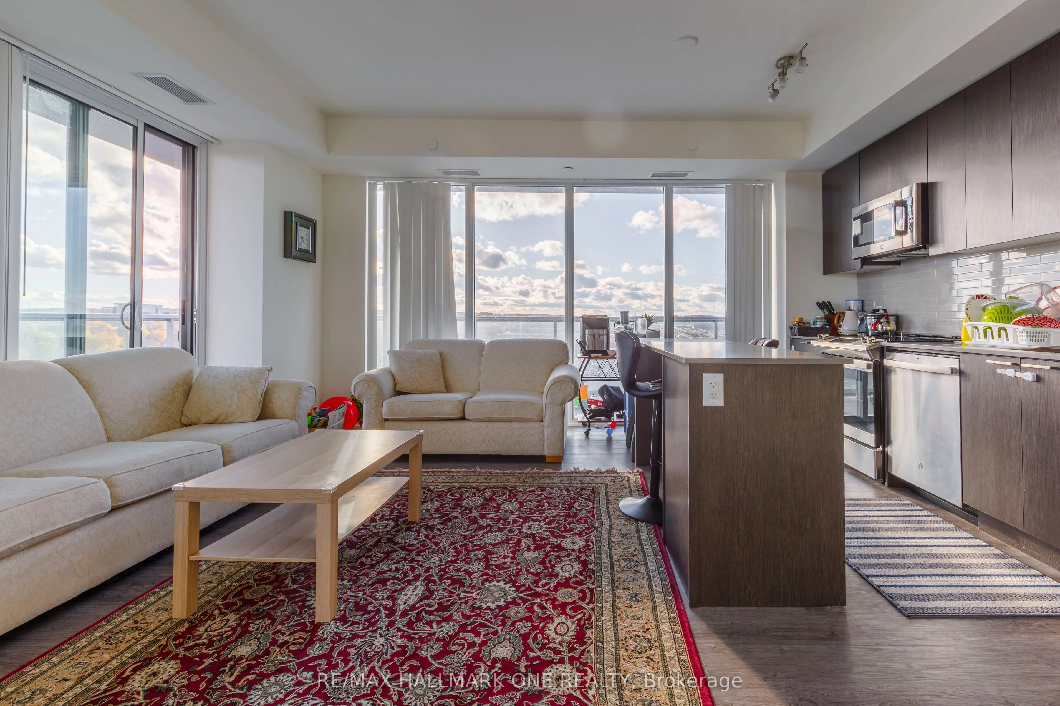 185 Deerfield Road, #904
